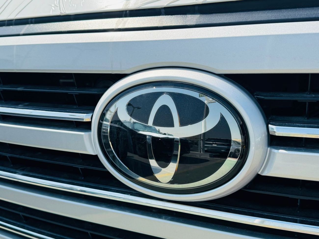 Toyota Land Cruiser TOYOTA LC 300 GXR 4.0L PTR A/T MID/O GCC WHITE 2025