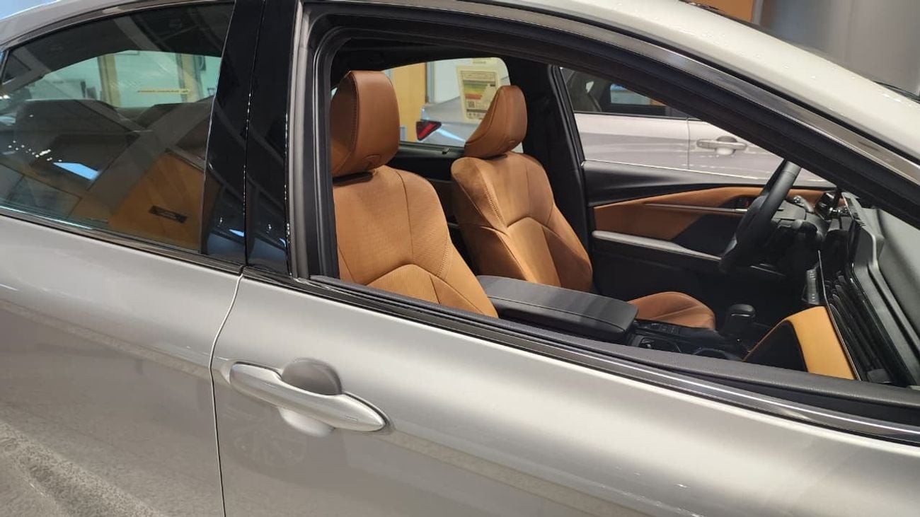 Toyota Camry LIMITED HEV