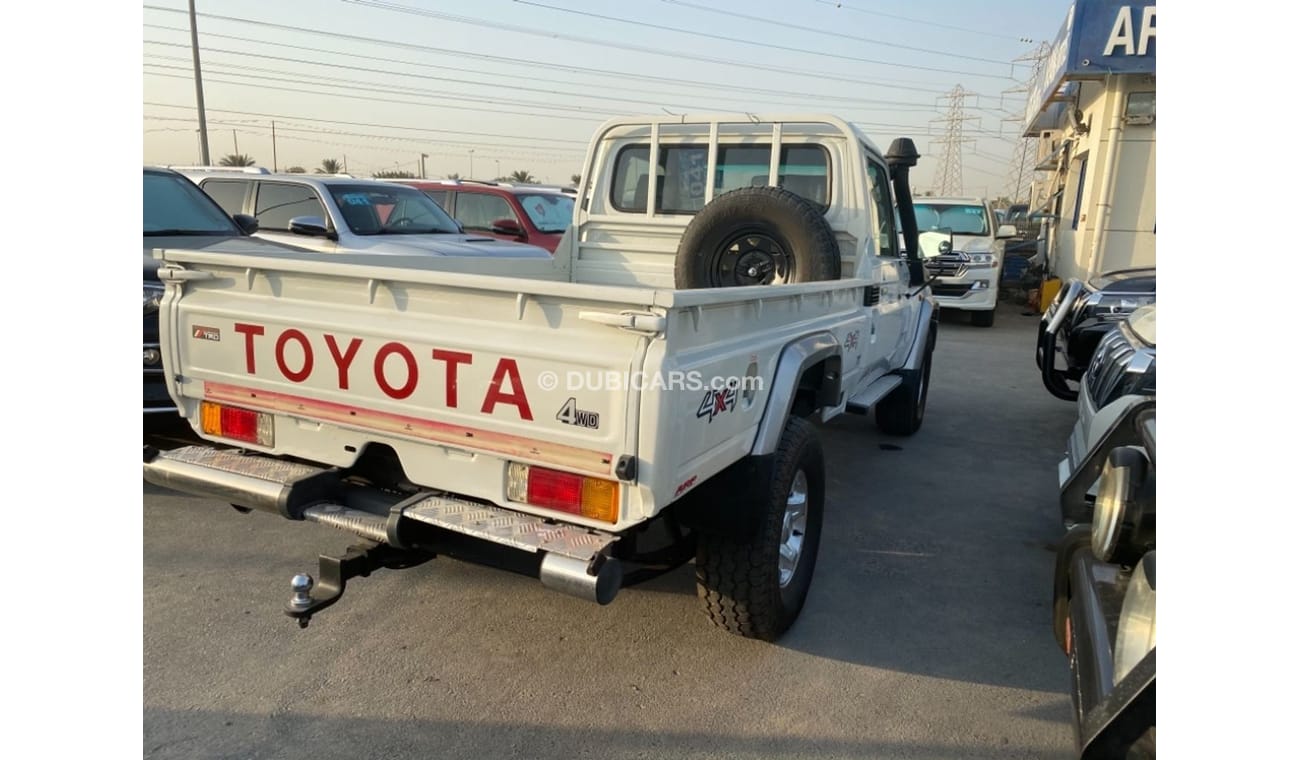 Toyota Land Cruiser Pick Up 1VD V8 Diesel engine very nice car