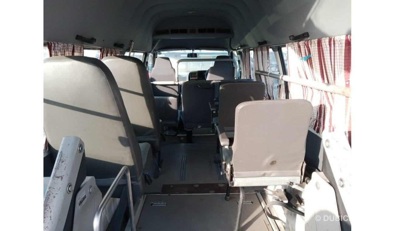 تويوتا هاياس TOYOTA HIACE COMMUTER RIGHT HAND DRIVE (PM960)