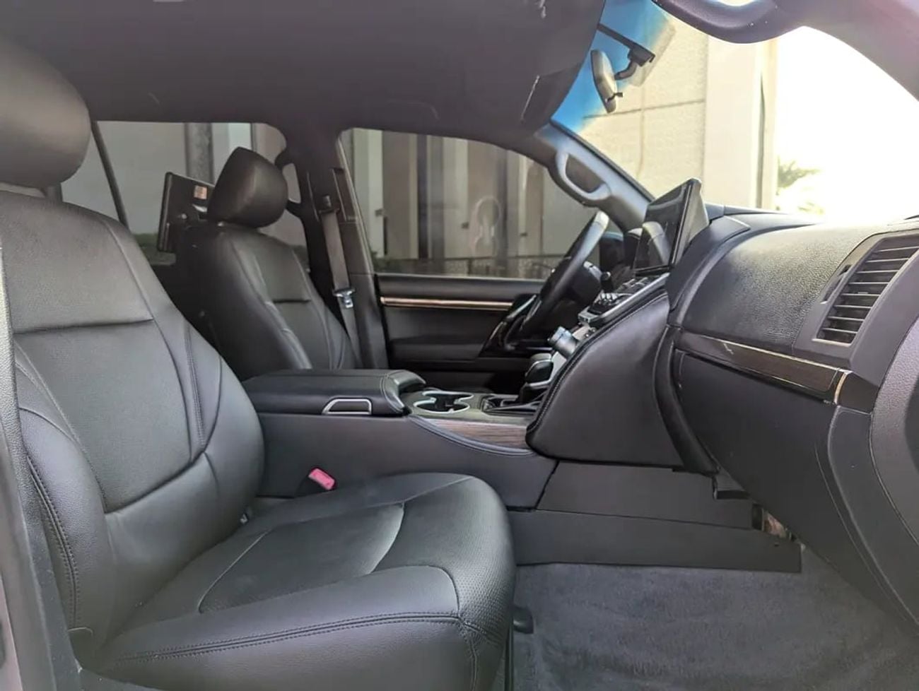 Toyota Land Cruiser GXR FACELIFTED WITH INTERIOR AND EXTERIOR GCC V6 4.0L