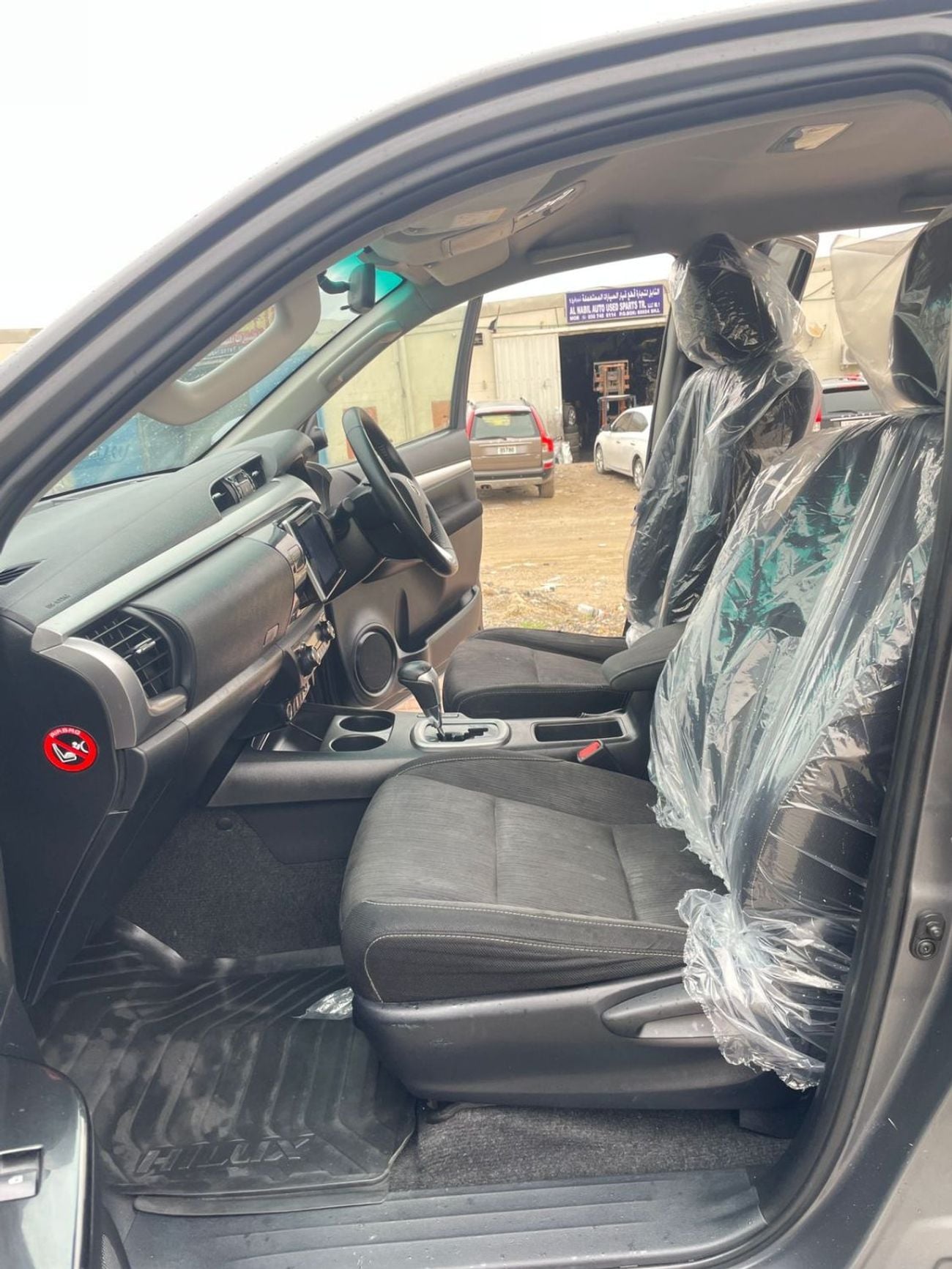 Toyota Hilux TOYOTA HILUX PICK UP SR5 YEAR 2017 (GREY ) 4WD AT DIESEL = RIGHT HAND