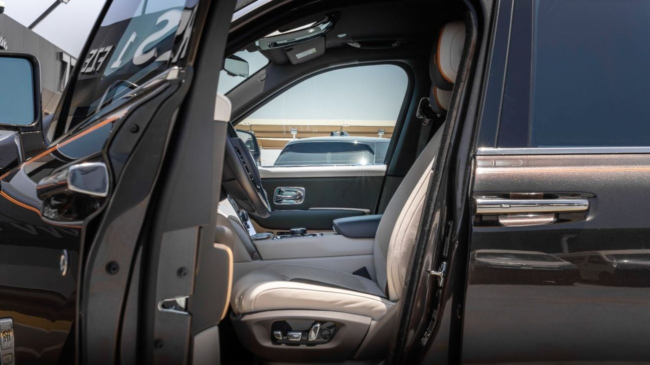 Rolls Royce Cullinan STD 2023 GCC 4 SEATS VIP DEALER WARRANTY AND SERVICES