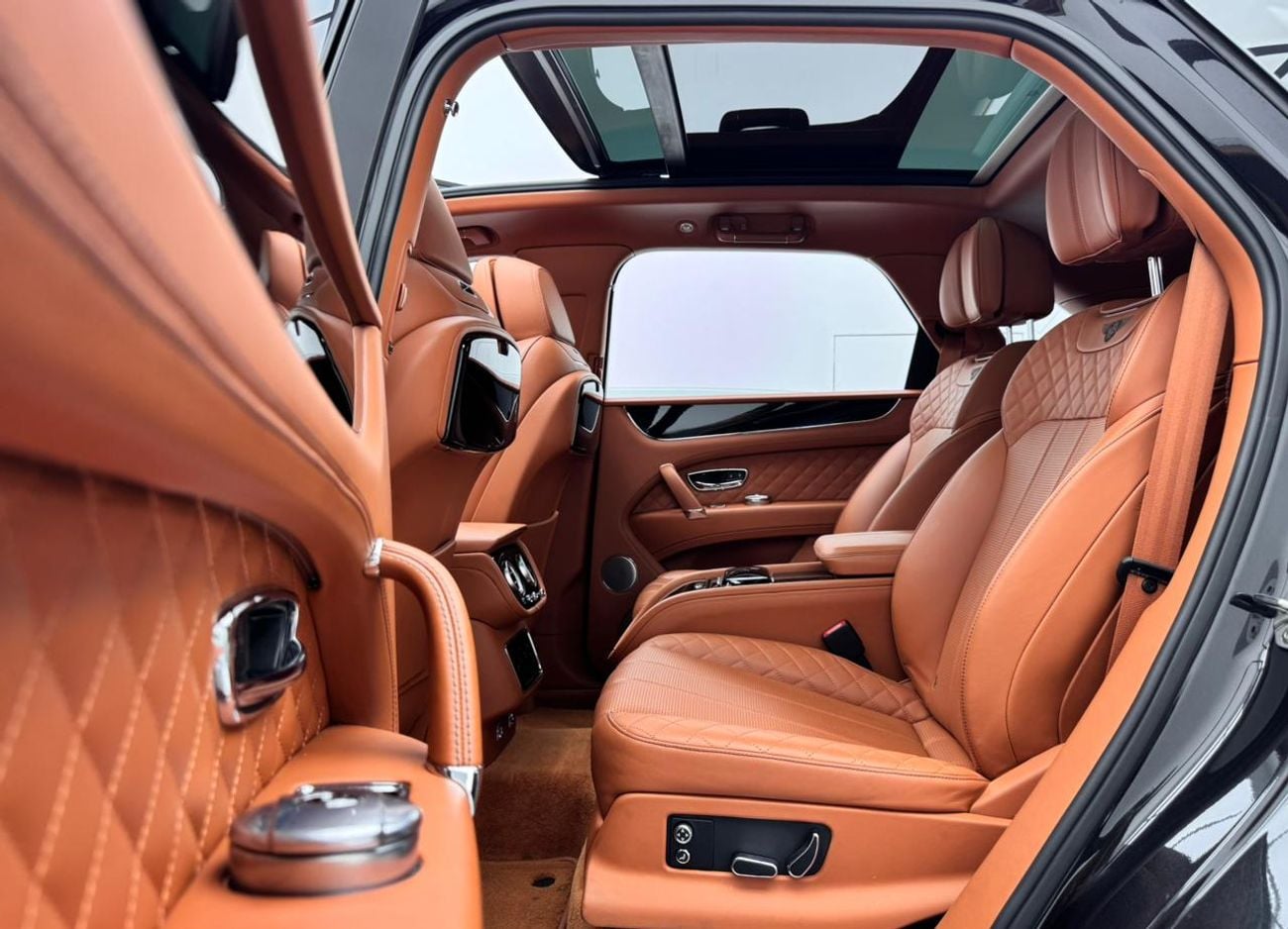بنتلي بينتايجا 2017 Bentley Bentayga, Full Service History, Feb 2028 GTA Service Pack, Excellent Condition, GCC