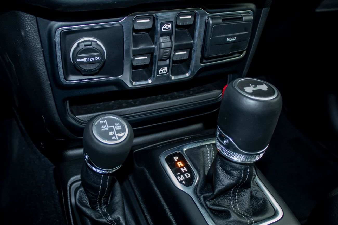 جيب رانجلر Unlimited Sahara 2.0L A/T