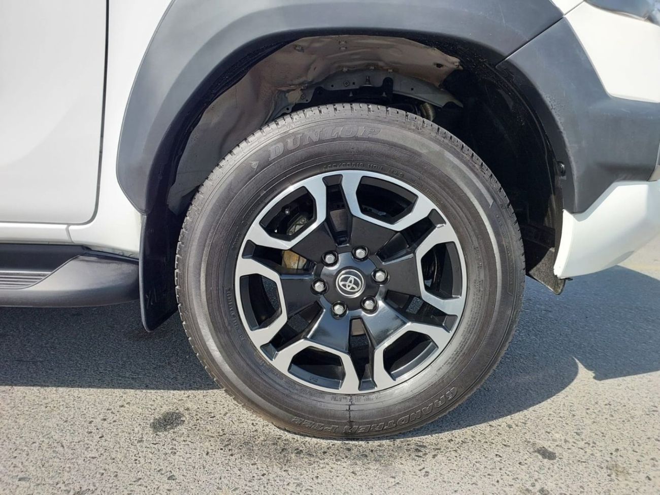 Toyota Hilux TOYOTA HILUX SR5 PICK UP RHD 2024 MODEL 2.8L DIESEL AUTOMATIC(PM21263)