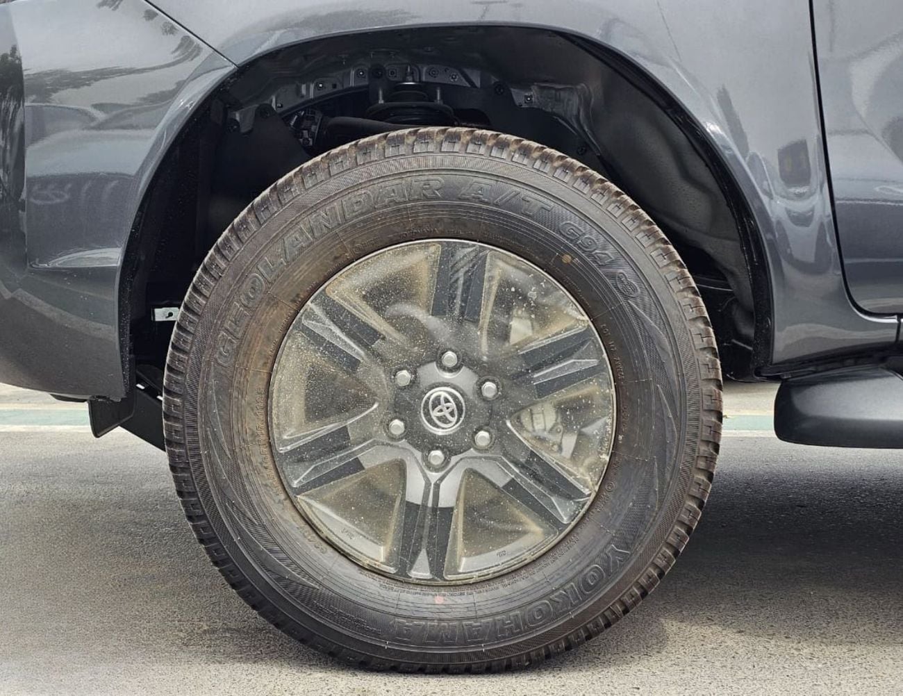 Toyota Hilux SR5 STD || 4.0L PETROL 4WD | WOOD INTERIOR W VISOR | BLIND SPOT | DIFFLOCK | DVD+CAMERA (CODE # H6B)