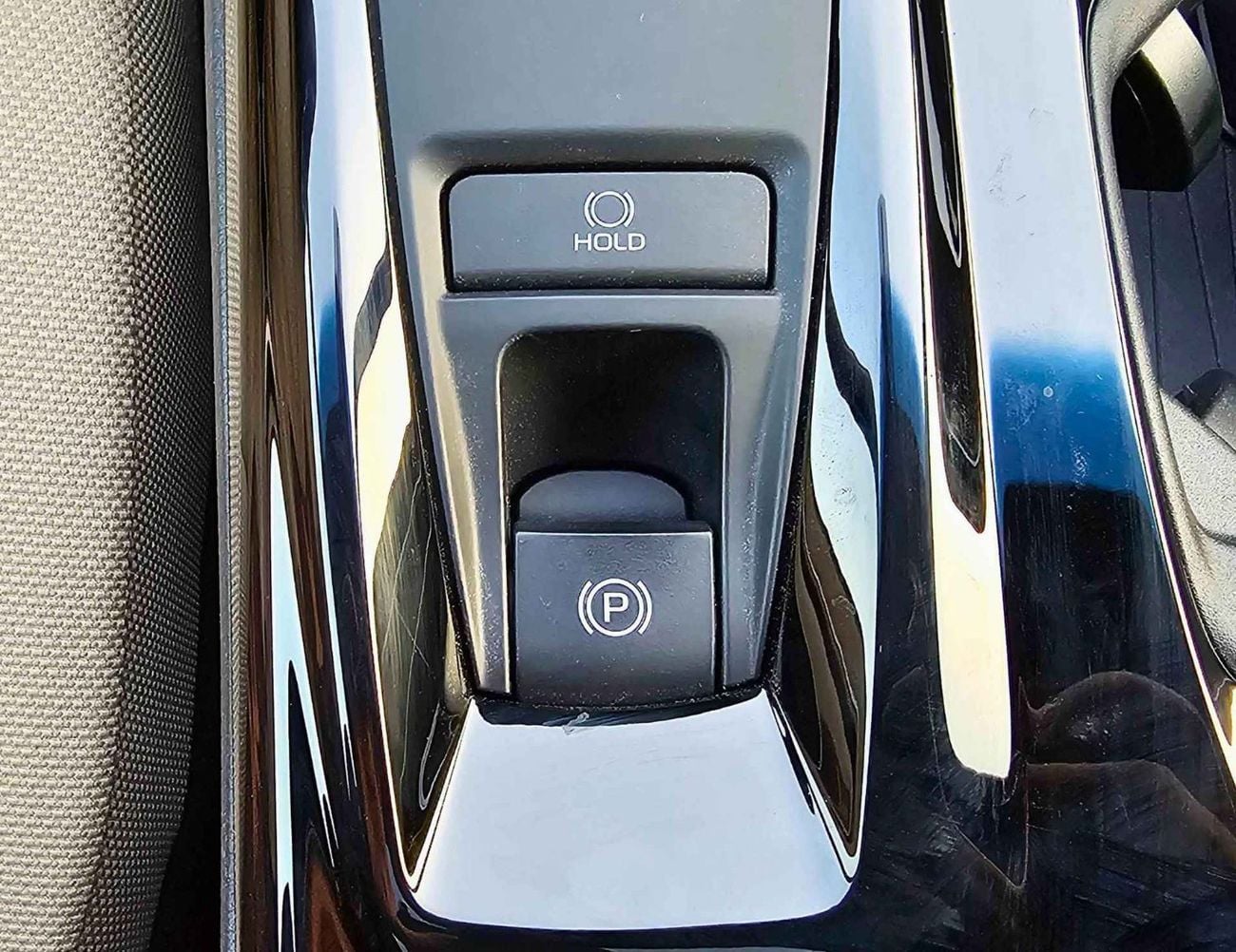 تويوتا كامري LE / 2.5L V4 PETROL / PUSH START / DVD CAMERA / SUNROOF (CODE # CPTLE)