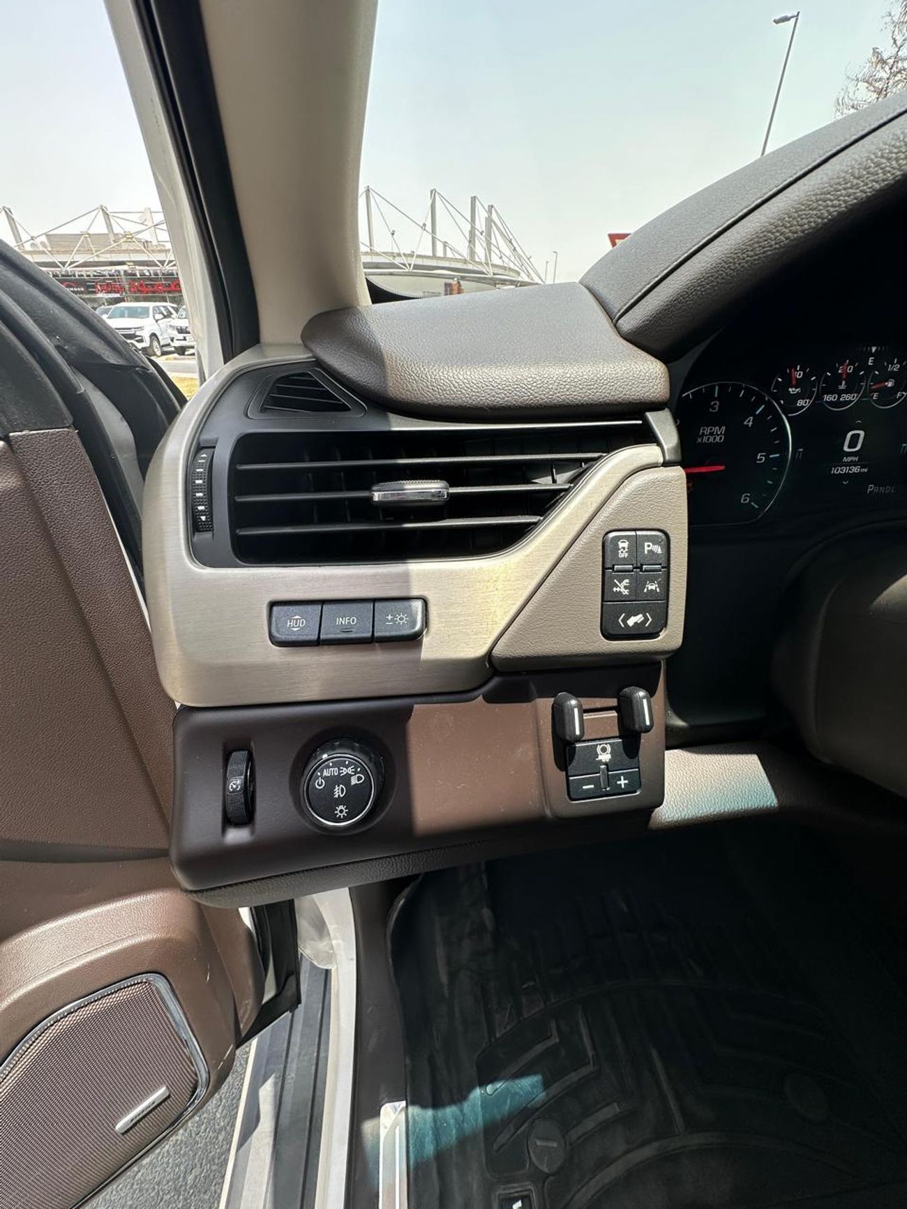 GMC Yukon Denali 6.2L (8 Seater)
