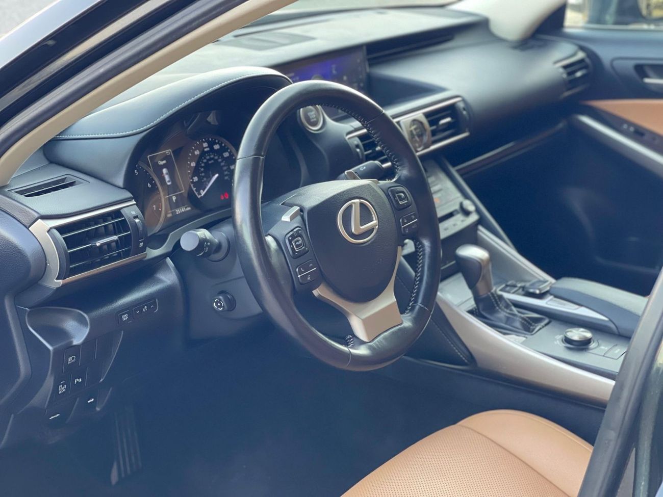 Lexus IS350 F-Sport Platinum IS 3.5L 3500 cc / F-Sport Kit / Only 25000 Miles / 1290 AED MONTHLY