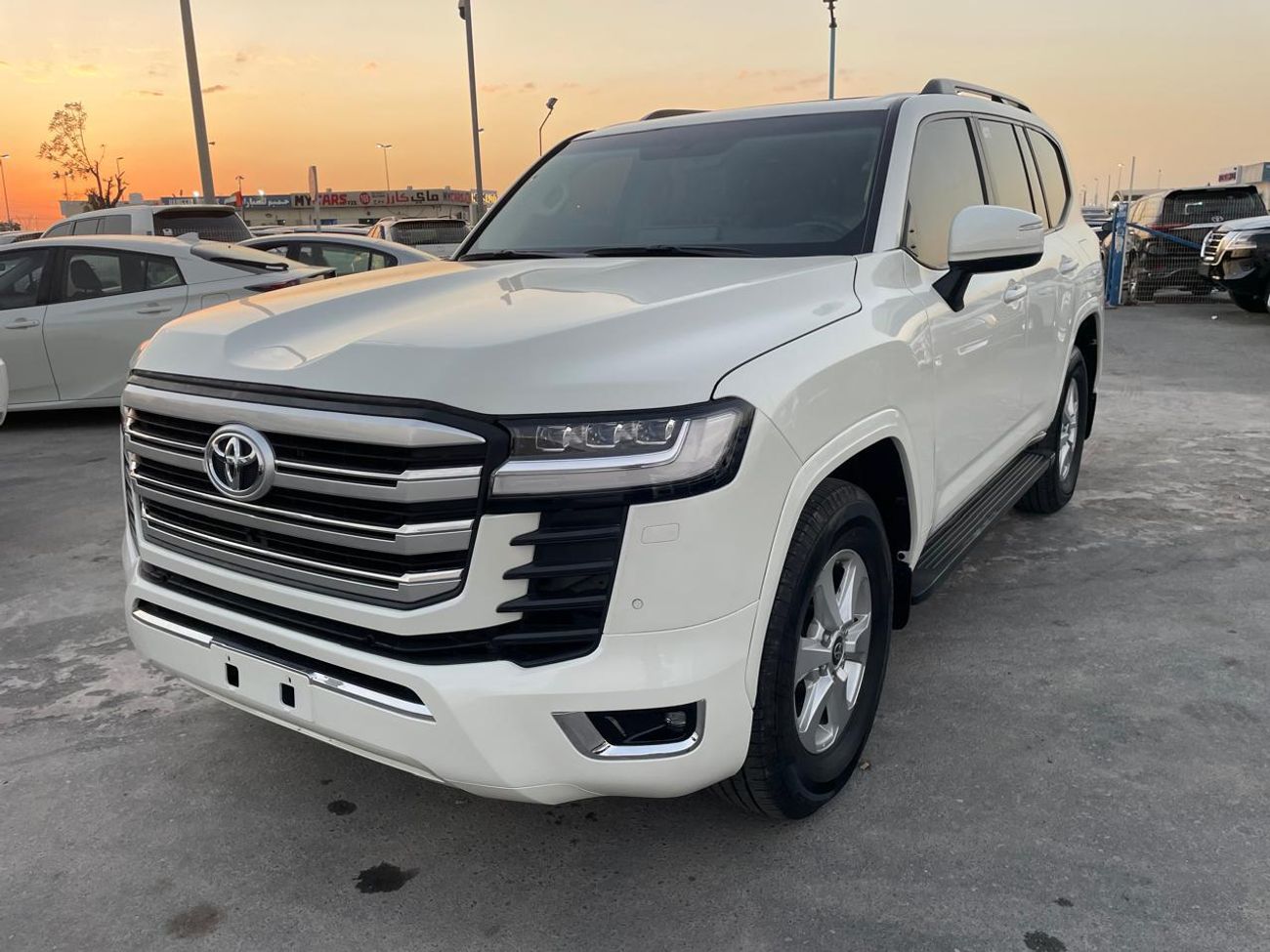 Toyota Land Cruiser Toyota landcruise 2022MODEL GXR 4.0L Engine Colour white Transmission Automatic Interior.Begie Fuel.