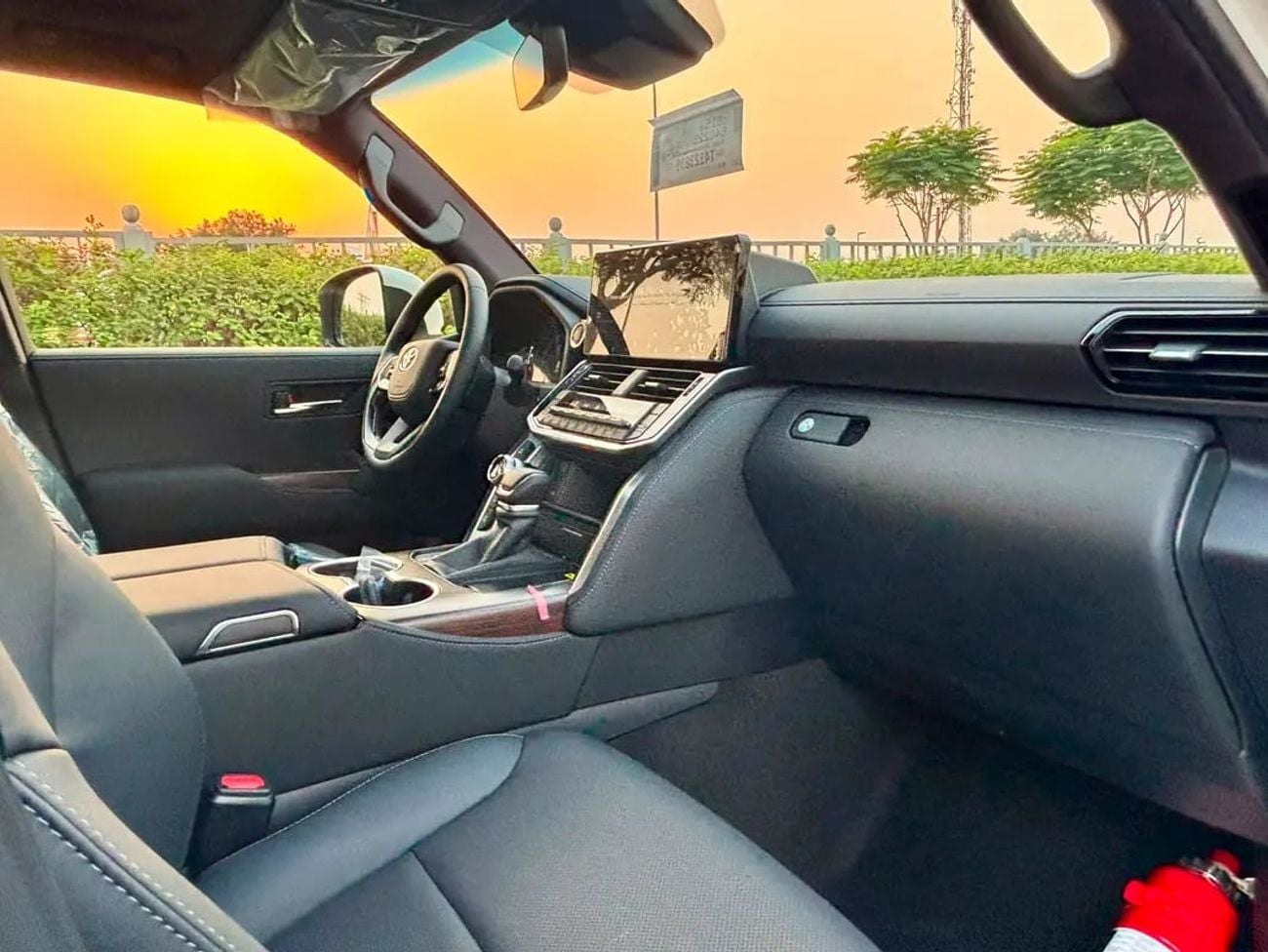 تويوتا لاند كروزر GXR 4.0L V6 - Brand GCC Specs