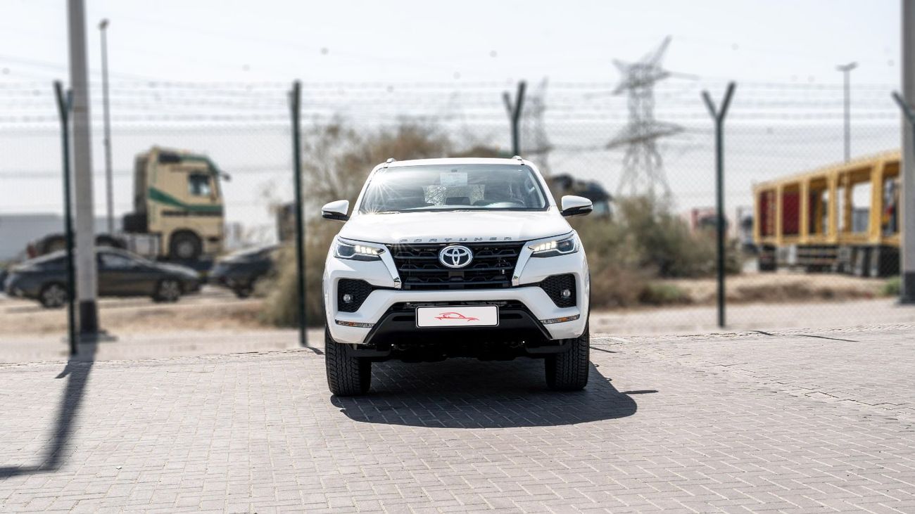 تويوتا فورتونر 2025 Toyota Fortuner 4.0L AT Petrol (White-Tan) (Qatar Spec)