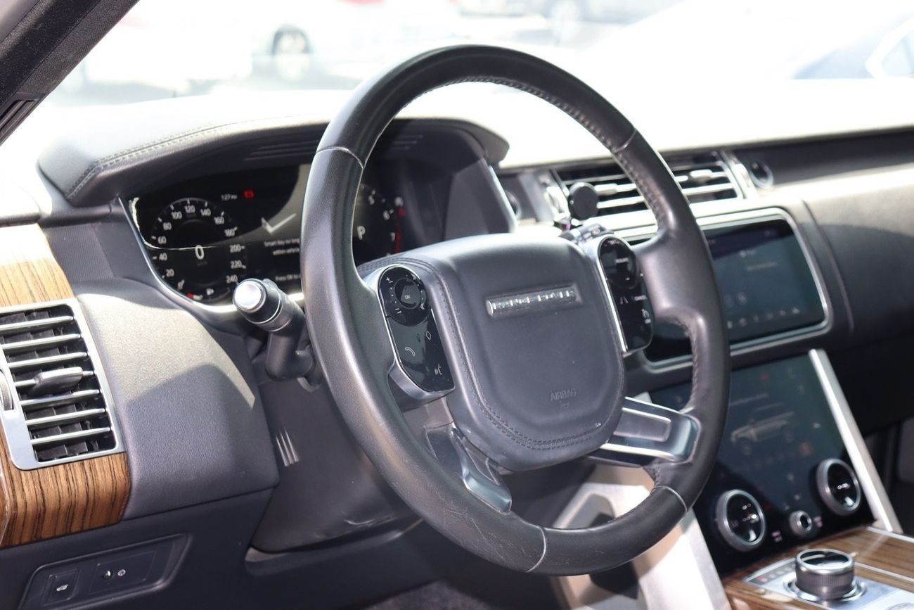 Land Rover Range Rover HSE 3.0L (380 HP) Range Rover SE V6 / 2018 / GCC / Original Paint / Full Service History
