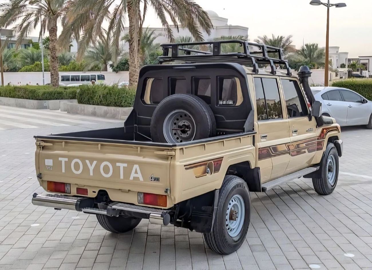 تويوتا لاند كروزر بيك آب LHD Standard Double Cabin 4.5L V8 1VD-FTV Diesel Engine 4WD Manual Gear 5 Seats 4 Doors