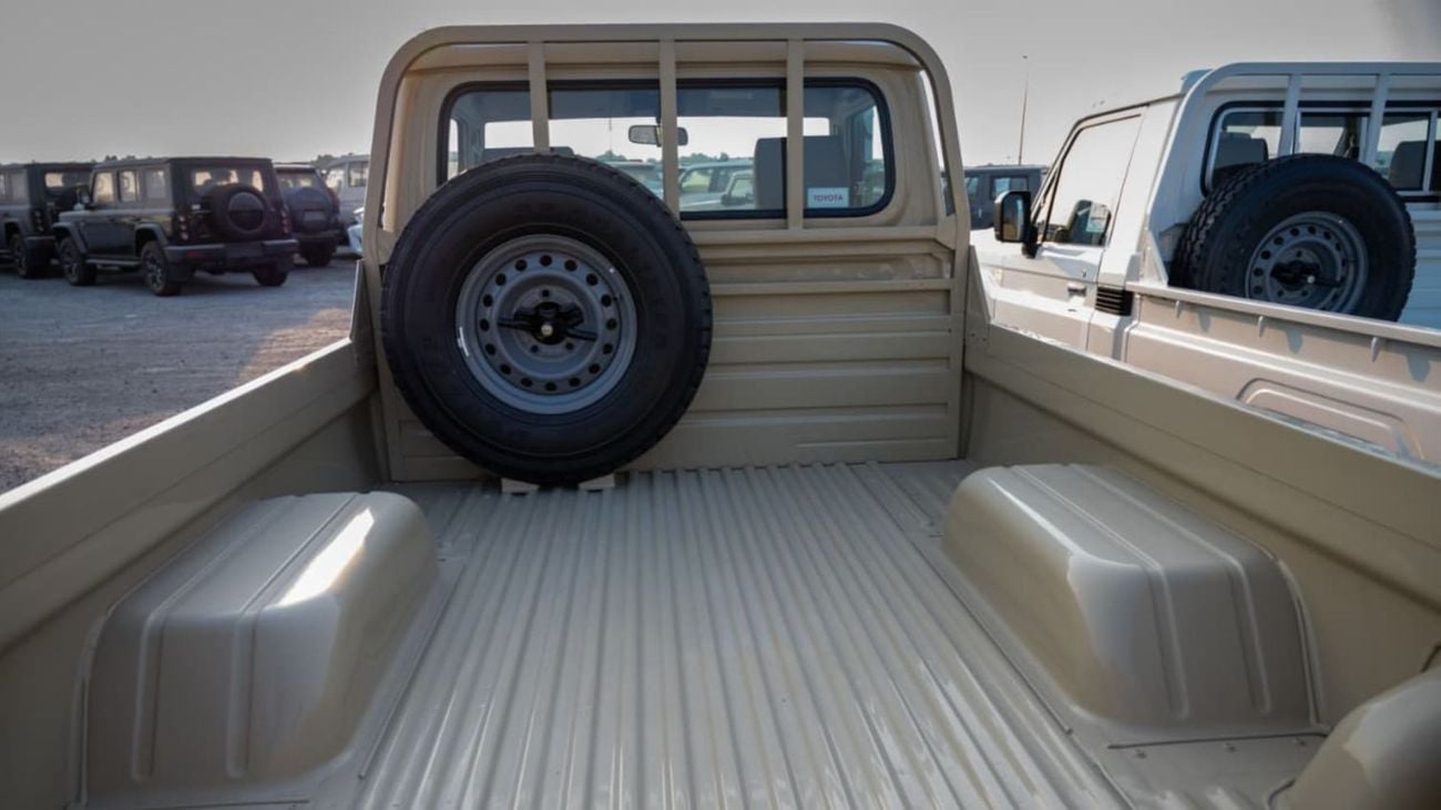 تويوتا لاند كروزر بيك آب 4.0L Single Cabin | Automatic | Petrol | Four Wheel Drive | 2 Doors | V6