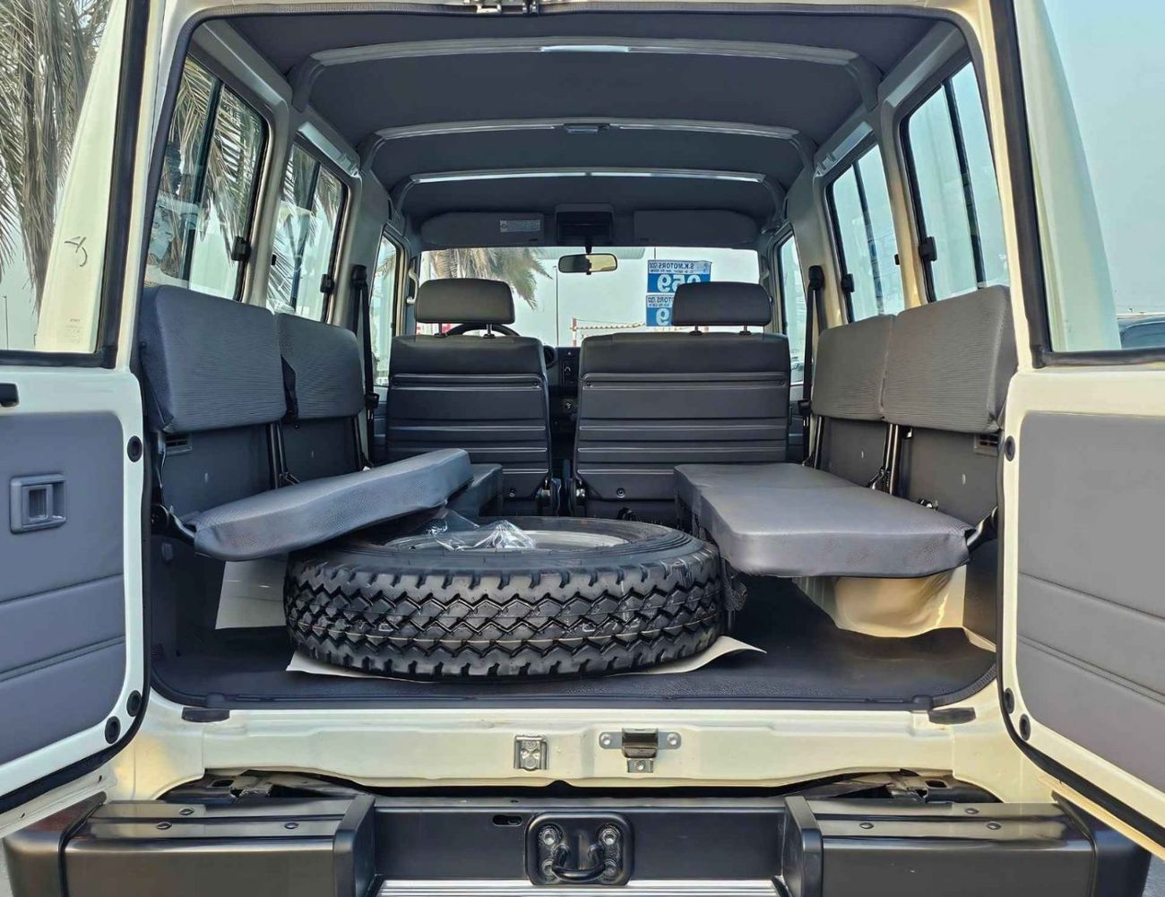 Toyota Land Cruiser 70 LC 78 HARDTOP 4.0L MT TOYOTA LAND CRUISER HARDTOP LC 78 / DIESEL 4.2L / 3 PORTAS Preço especial para Angola com Portes Inc