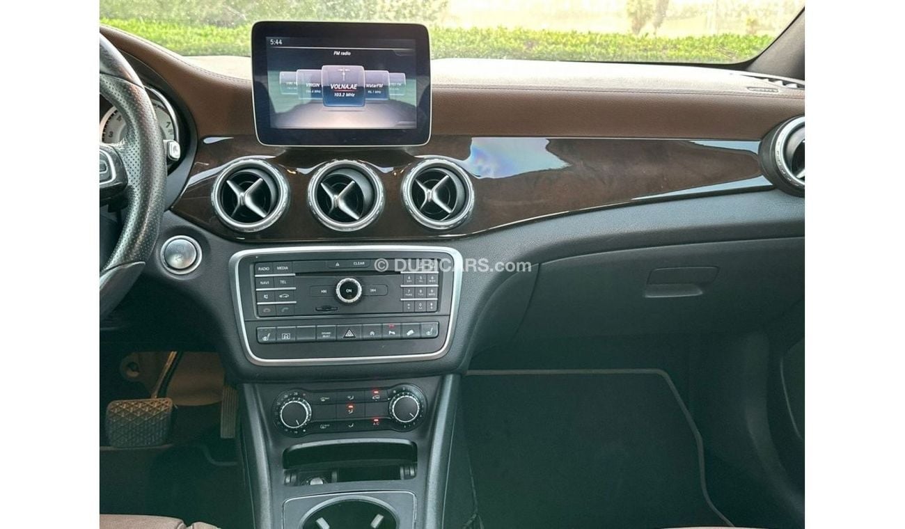 Mercedes-Benz GLA 250 Std mercedes GLA-250 GCC 2017 GOOD CONDITION // FULL OPTION