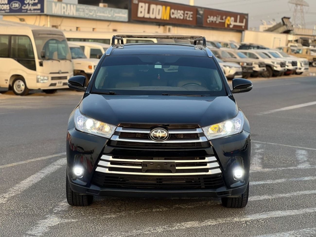 تويوتا هايلاندر تويوتا هايلاندر XLE موديل 2019 كاملة المواصفات، محرك 3.5 لتر V6، دفع رباعي، شاشة عرض رأسية، كاميرا خ