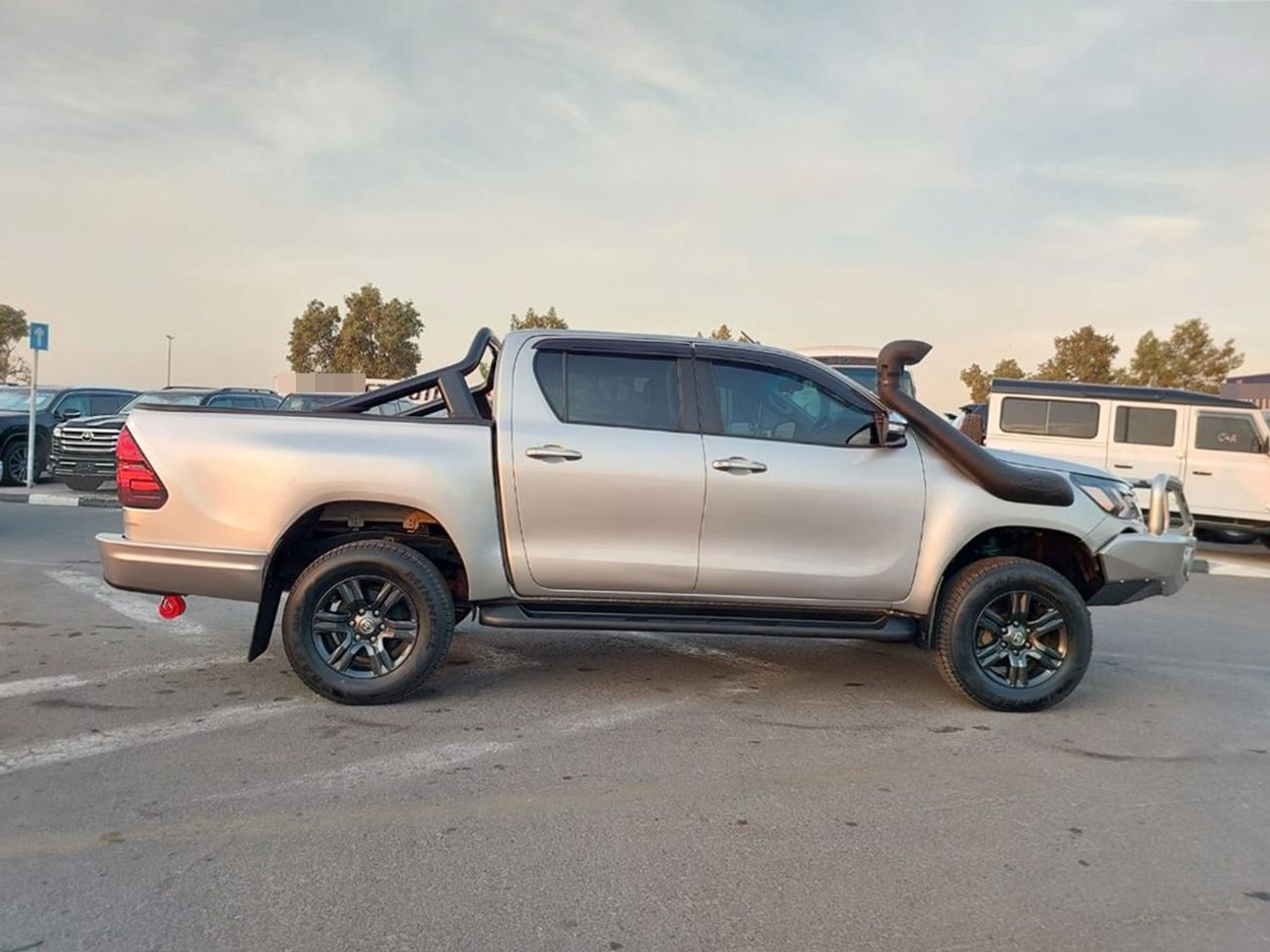 Toyota Hilux TOYOTA HILUX PICKUP RHD 2017 MODEL 2.8 L DIESEL AUTOMATIC(PM94124)