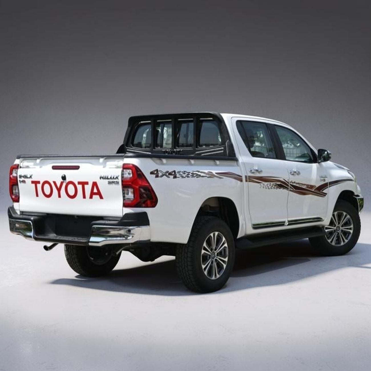 تويوتا هيلوكس Toyota Hilux Pic up DC AT 4WD 2.8L Diesel SR5- 2026 - White