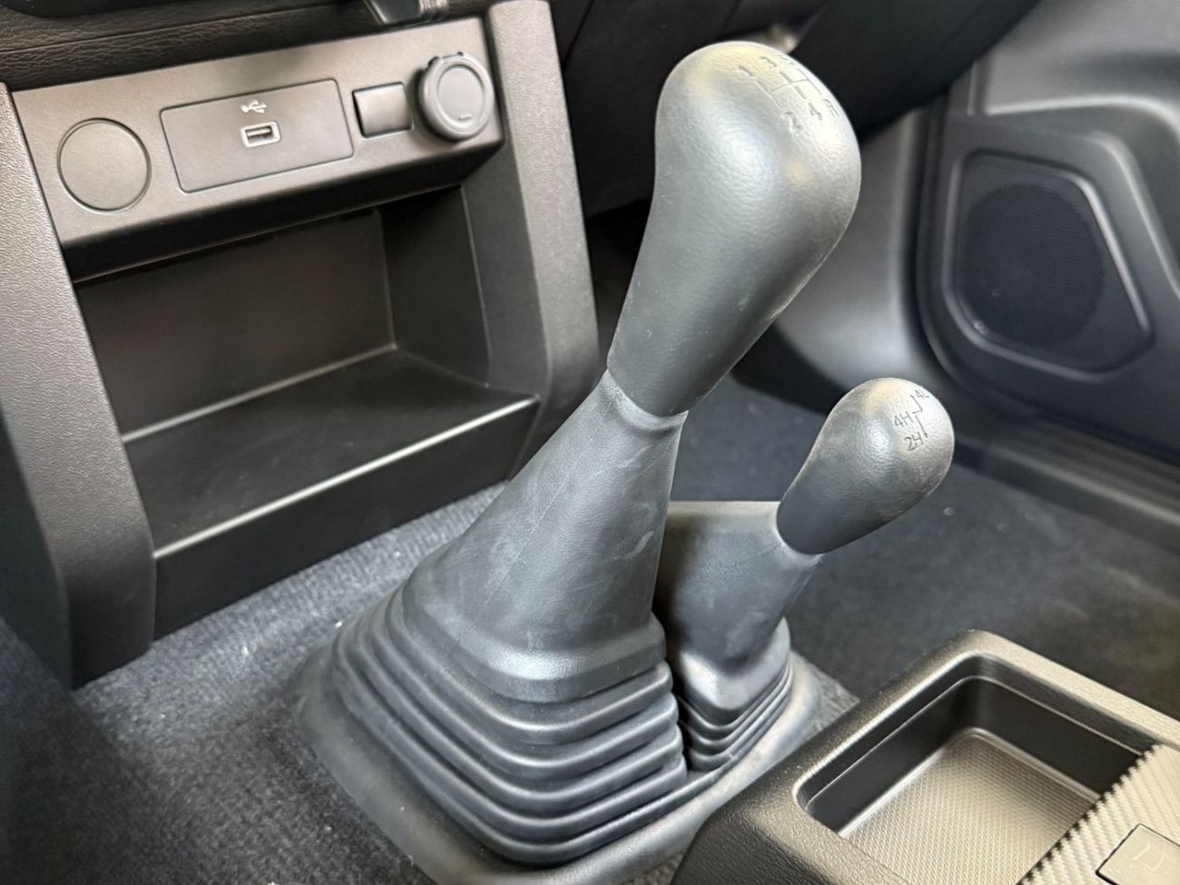 Mitsubishi L200 chrome package 4x4 M/T 18 inch alloy rims **EXPORT ONLY**التصدير فقط خارج الخليج**