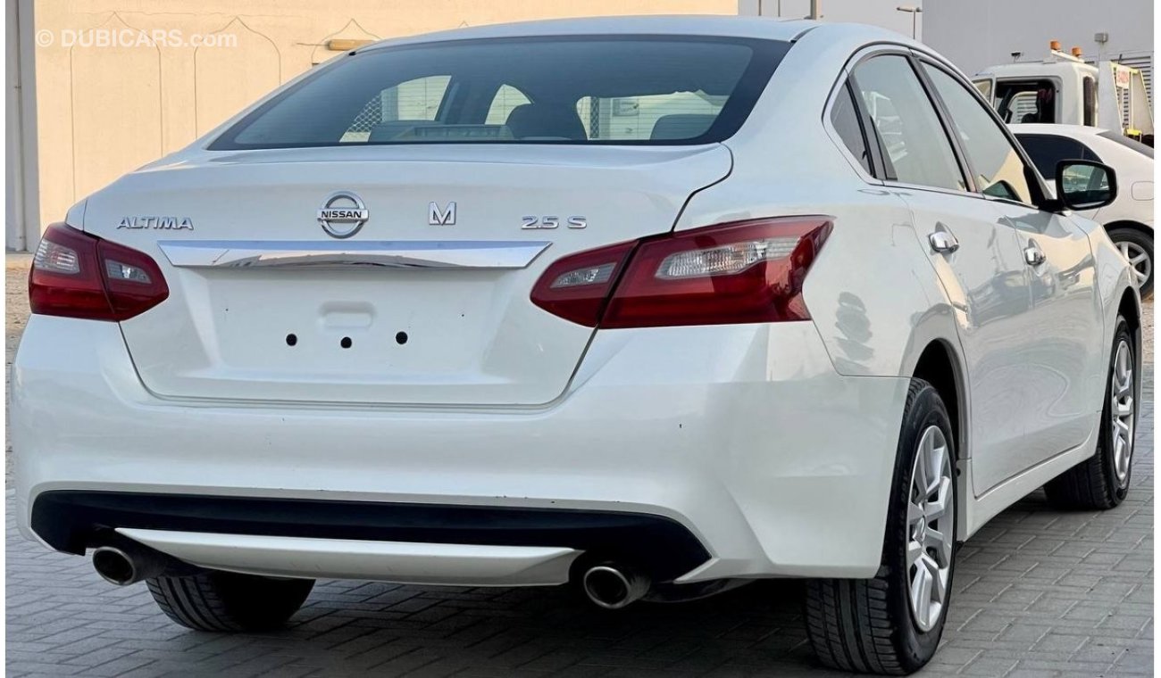 Nissan Altima Nissan Altima 2018 GCC in excellent condition without accidents, very clean inside and outside