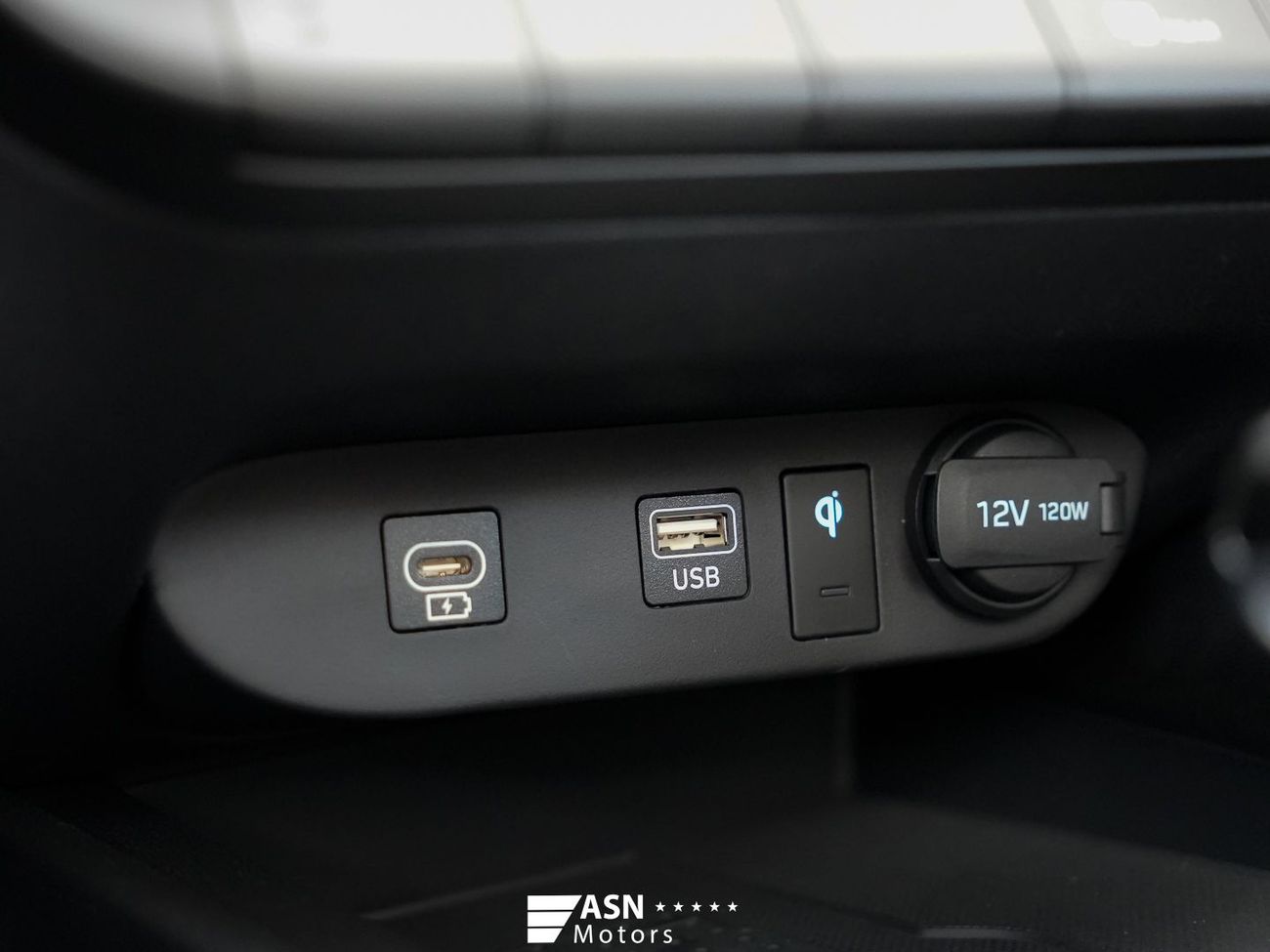 Hyundai Elantra LUX Premium 1.5L 2025 (Export Price)