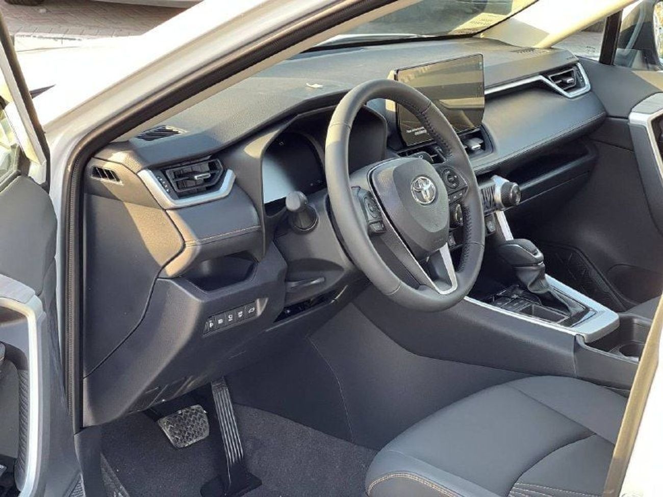 تويوتا راف ٤ 2.0L PTR A/T // 2025 // FULL OPTION WITH 360 CAMERA , RADAR , WIRELESS CHARGE //SPECIAL OFFER // BY