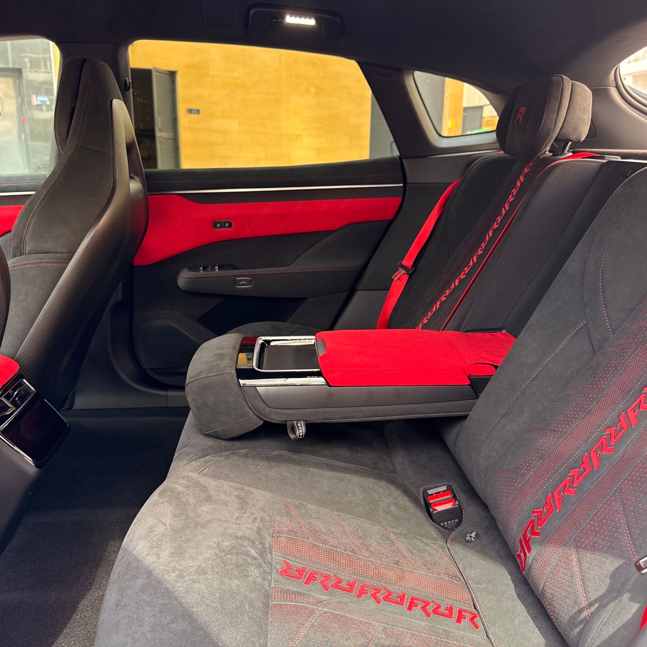 Zeekr 001 FR SPORT 4 MOTORS AWD 1300 H/P