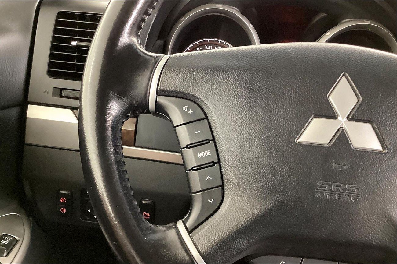 ميتسوبيشي باجيرو GLS Highline | شامل الضمان | 0 ﺪﻔﻋﺓ ﺃﻮﻟﻯ