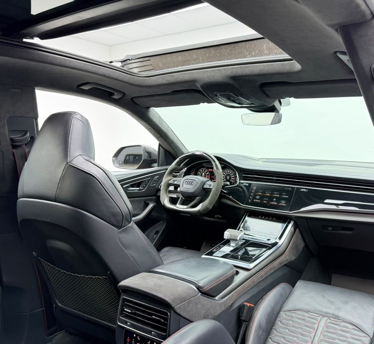 أودي RSQ8 ألياف الكربون 2021 Audi RS Q8 4.0 TFSI Quattro, MANSORY Kit, Warranty, Full Agency Service History, GCC Specs.