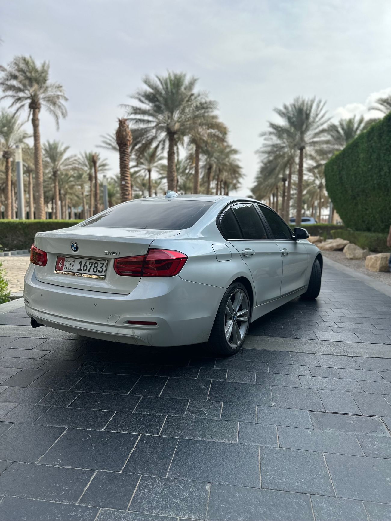 بي أم دبليو 318i