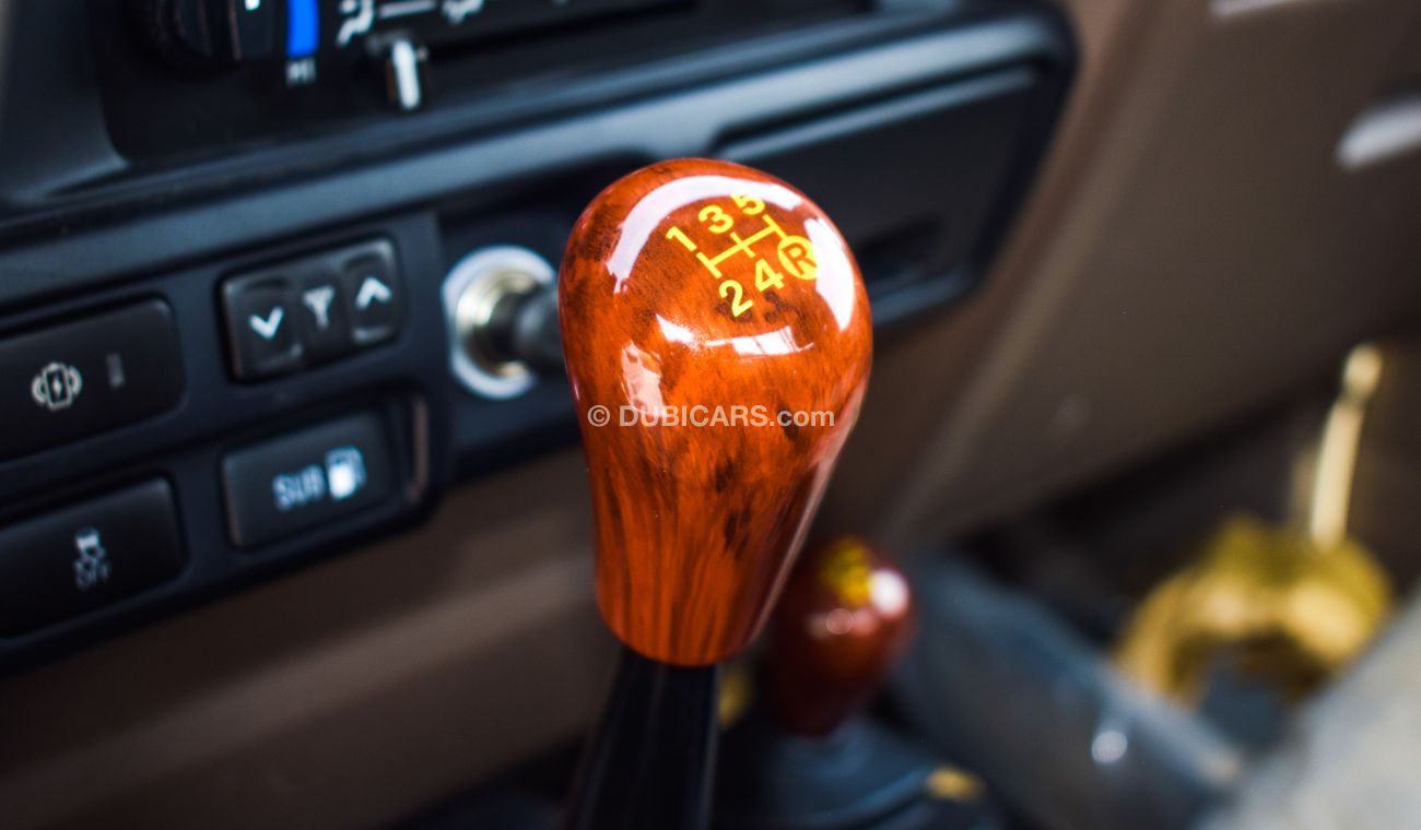 Toyota Land Cruiser Pick Up LX V6 4WD