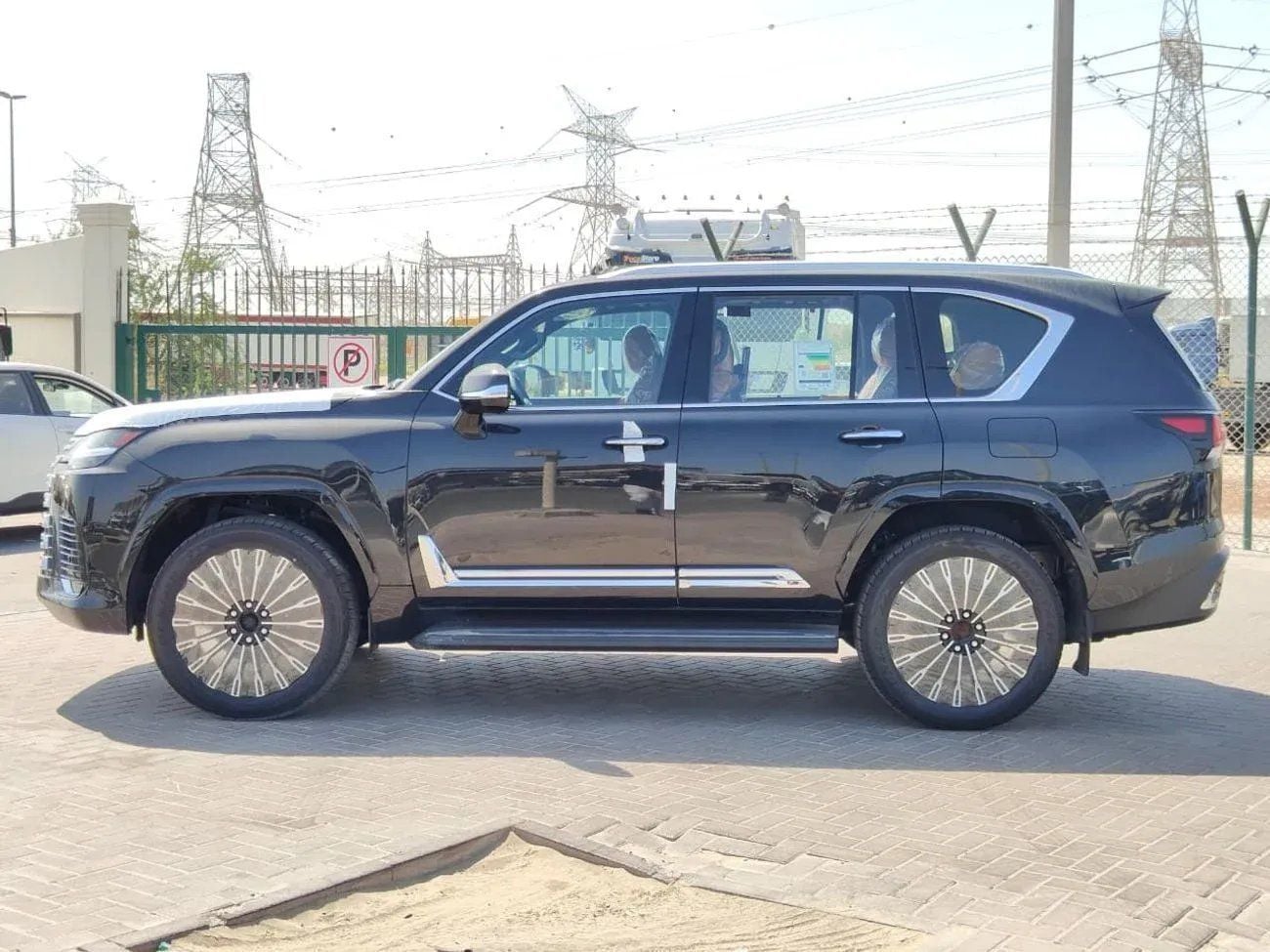 Lexus LX600 VIP LEXUS LX 600 VIP 3.5L