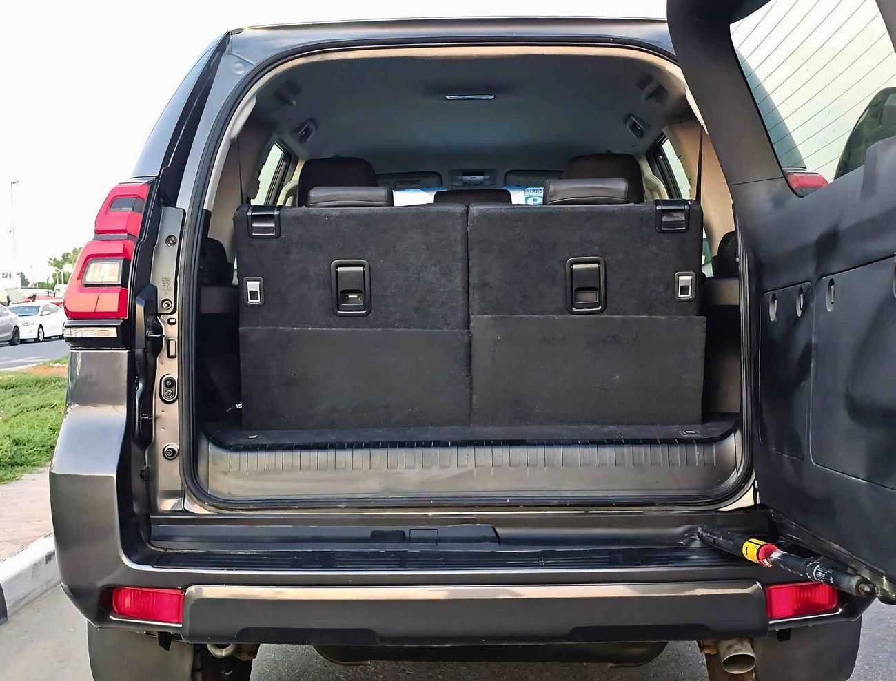 تويوتا برادو DIESEL TX/ 4WD/ 7 SEATS/ LEATHER/ DVD CAMERA/ EXPORT ONLY LOT# 209985