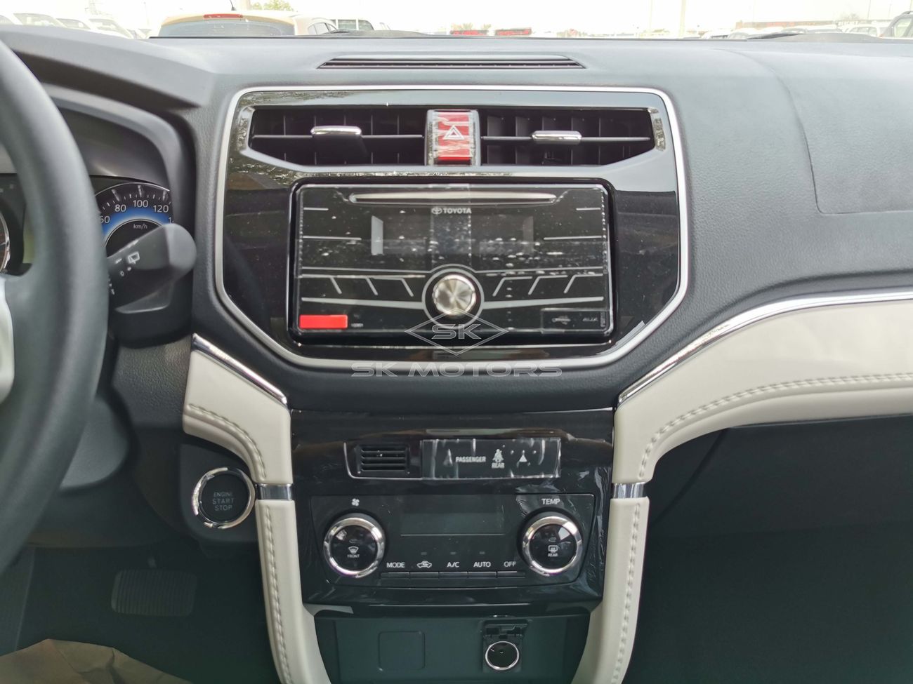 Toyota Rush 1.5L, 17" Rims, Front & Rear A/C, Fabric Seats, Parking Sensor Rear, Xenon Headlight (CODE # TRGC05)