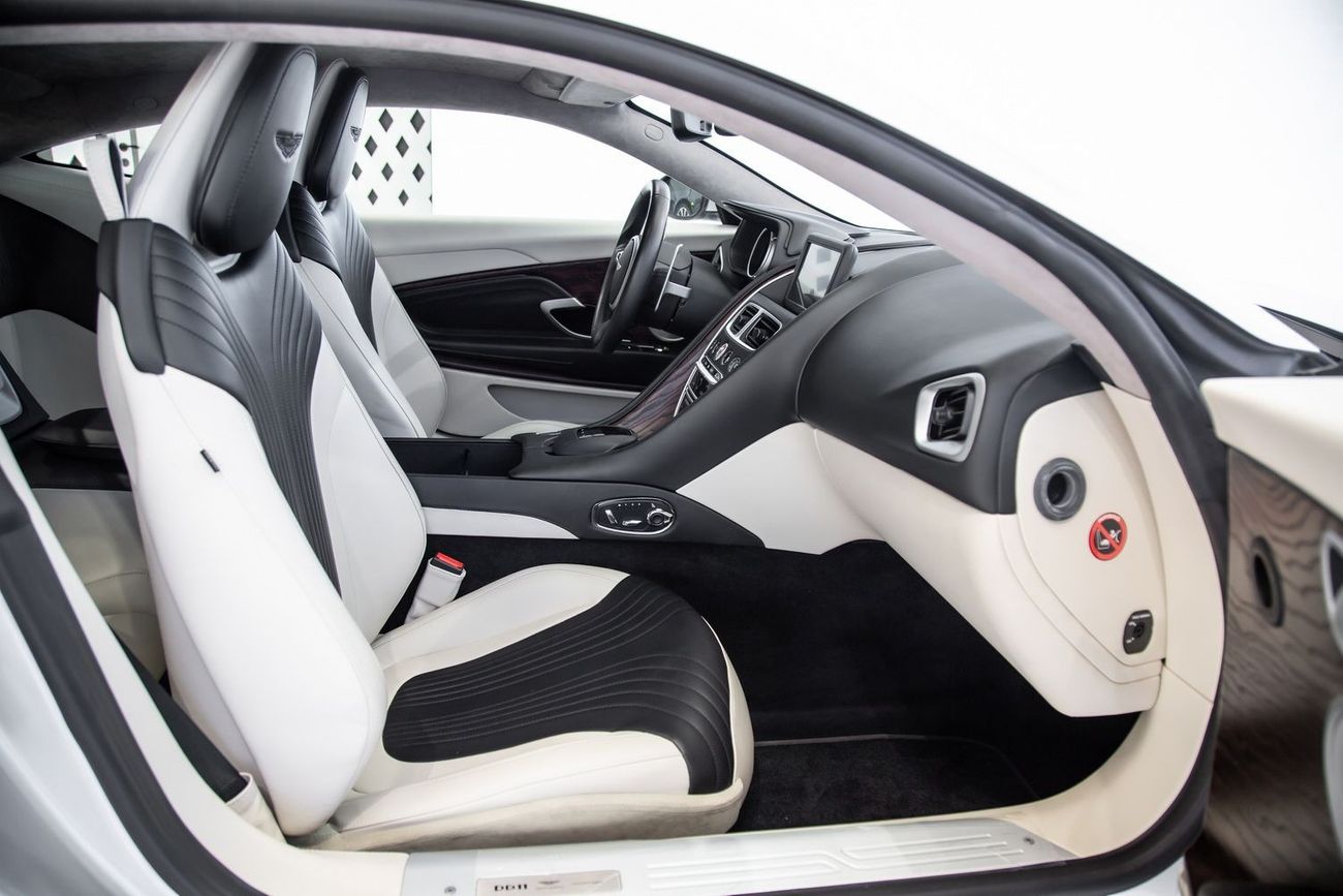 Aston Martin DB11 Std Aston Martin DB11 V12