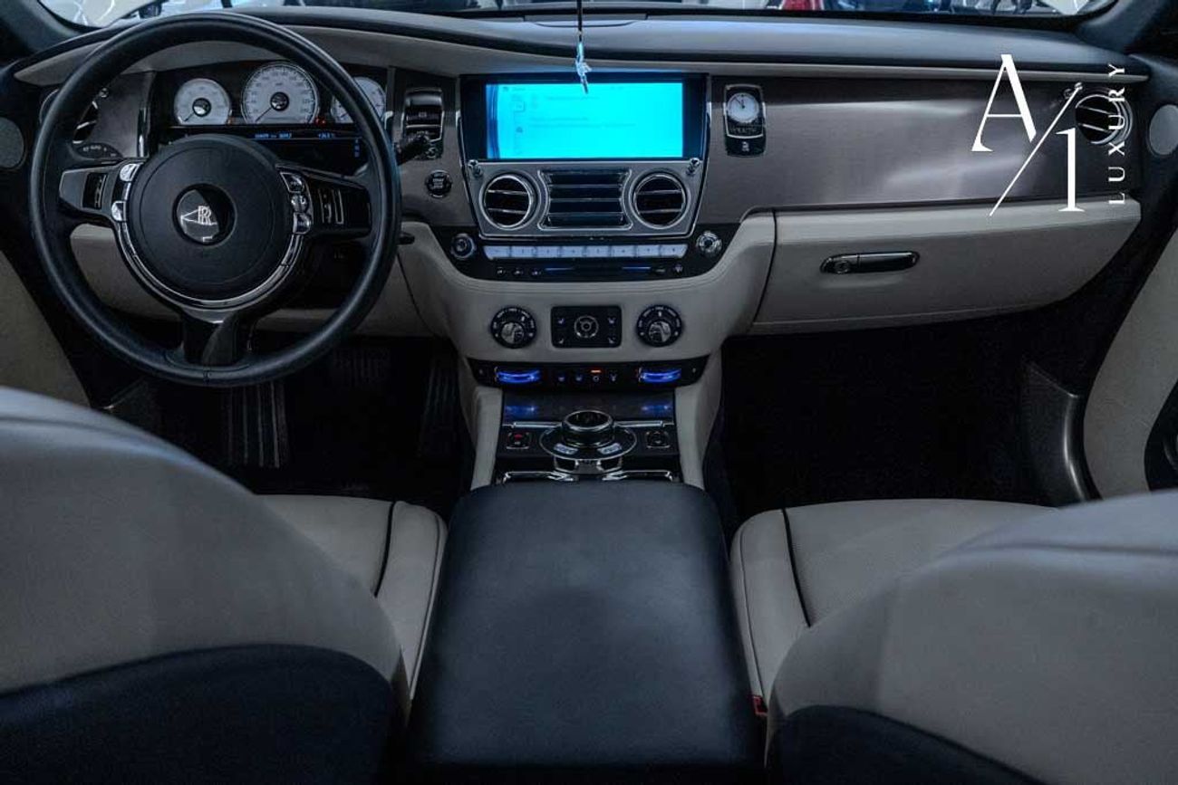 Rolls-Royce Wraith 2016 Rolls Royce Wraith, 4 Buttons, Starlight Headliner, Excellent Condition, GCC