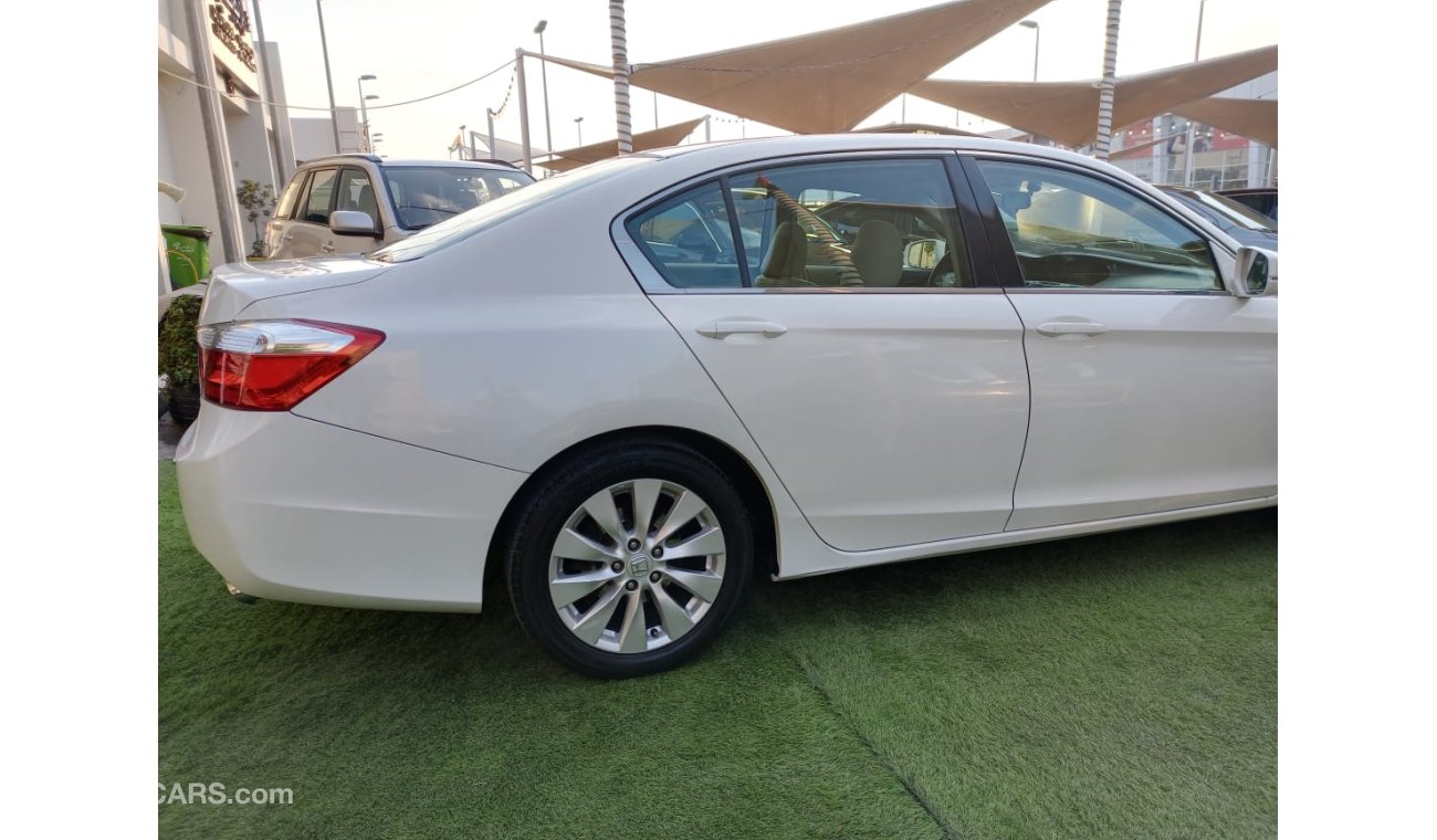 Honda Accord Gulf number one, cruise control hatch, alloy wheels, fog lights, in excellent condition