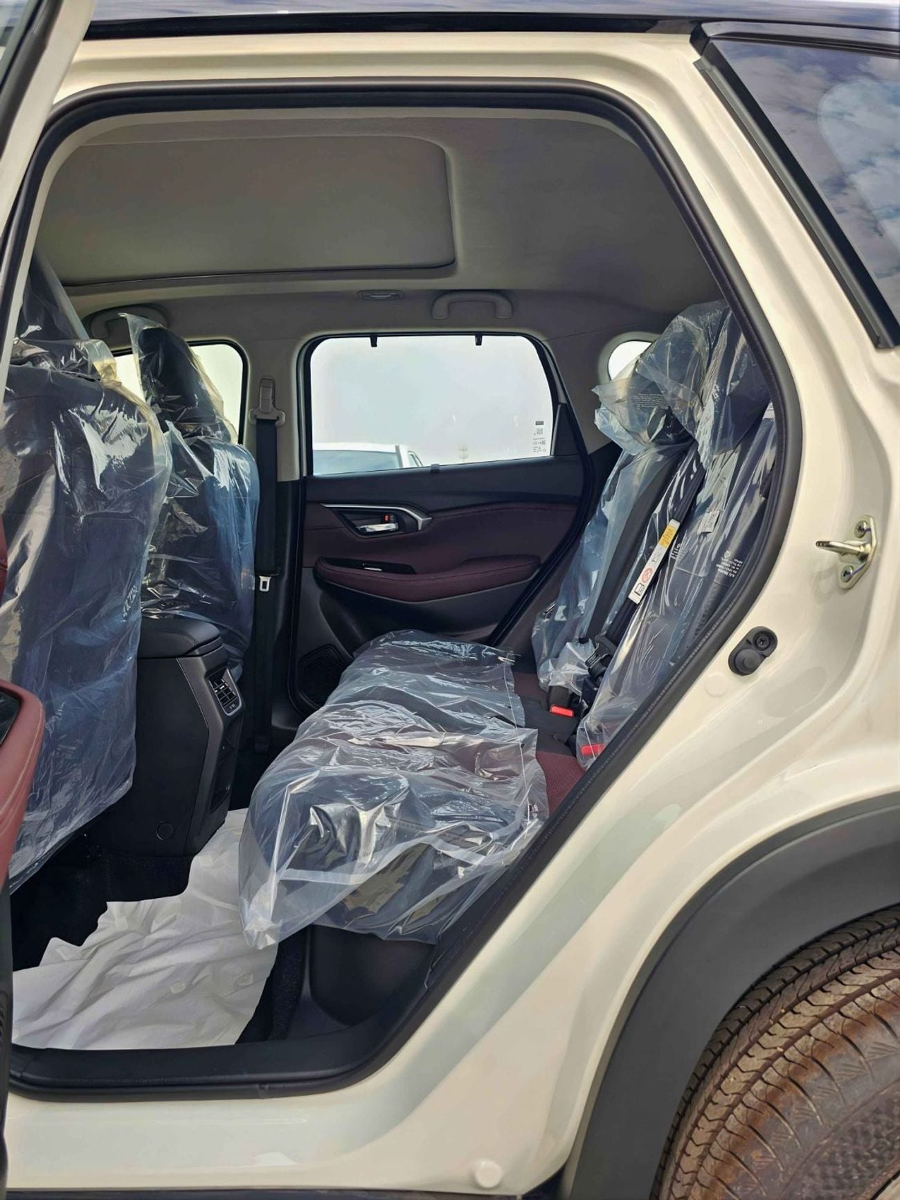 تويوتا أوربان كروزر GLX NEODRIVE DUAL TONE / 1.5L PETROL V4 / PANORAMIC ROOF / HEADS UP DISPALY / 360*CAMERA (CODE # UB1