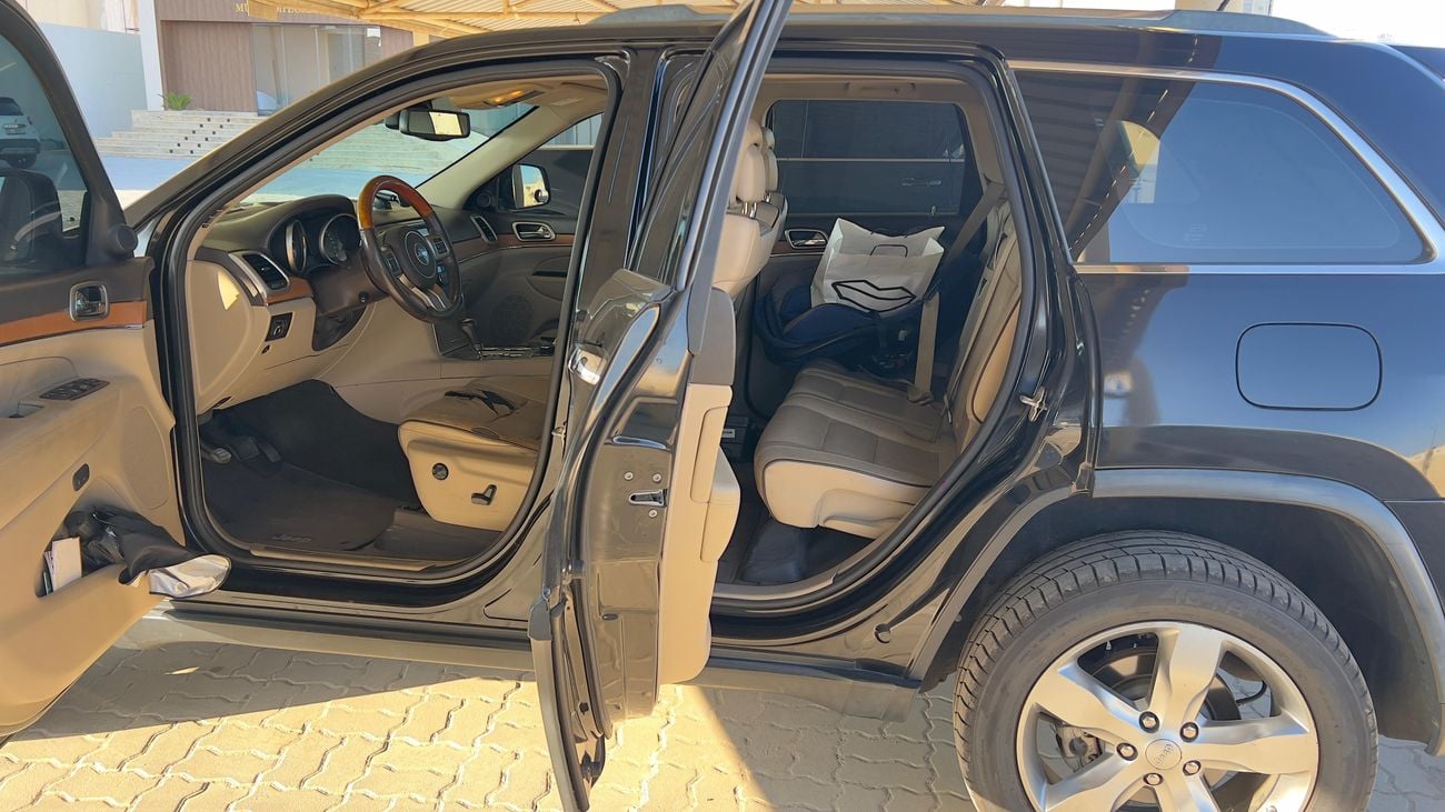 جيب جراند شيروكي Overland 5.7L (360 HP)