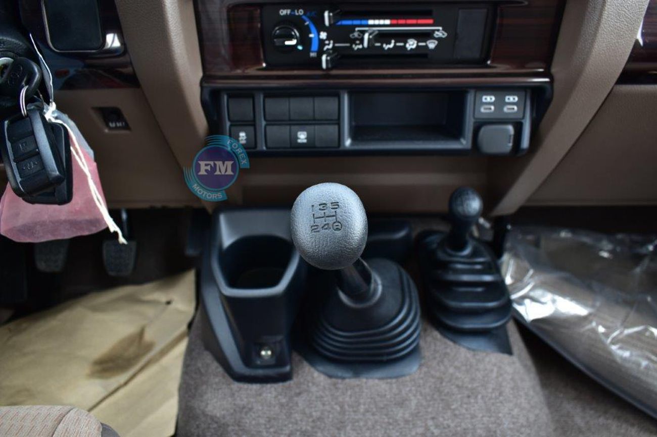 تويوتا لاند كروزر 70 76 LX V6 4.0L 4WD 6 Seater Manual