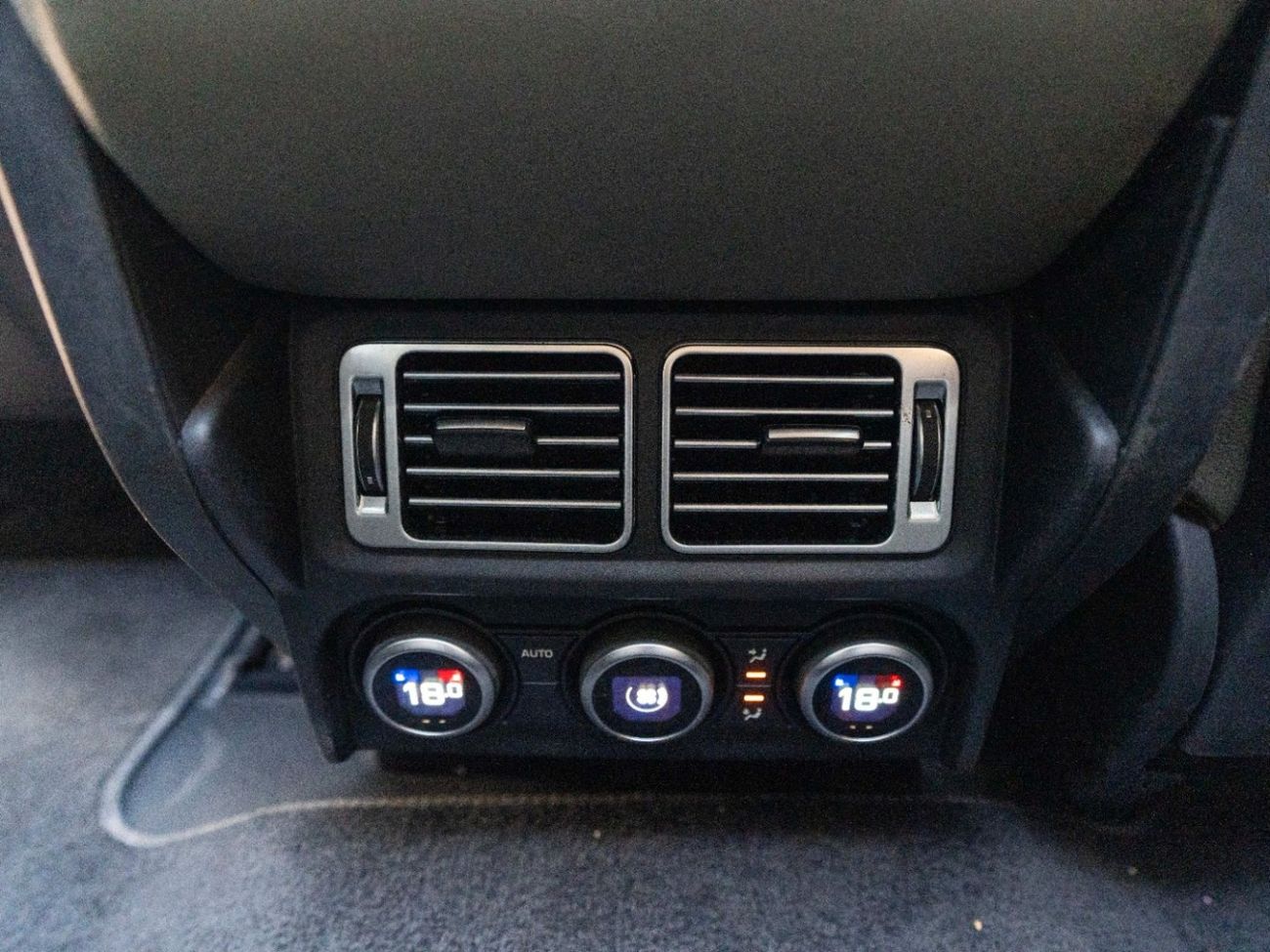 Land Rover Defender P400 90 First Edition 3.0L (6 Seater)