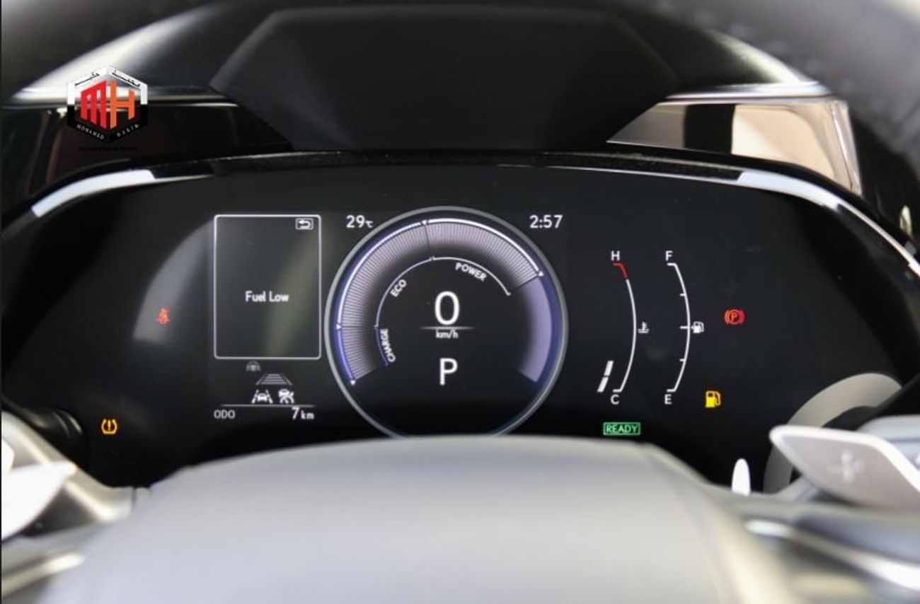 لكزس NX350 Lexus NX350h Standard Hybrid 2026 – هايبرد ستاندرد | فتحة سقف | أبيض خارجي | داخلية حمراء