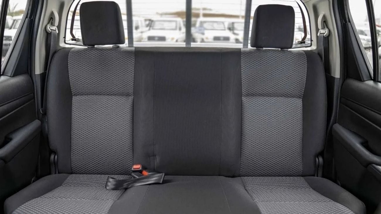 Toyota Hilux Toyota hilux 2.4L diesel mid option MY24