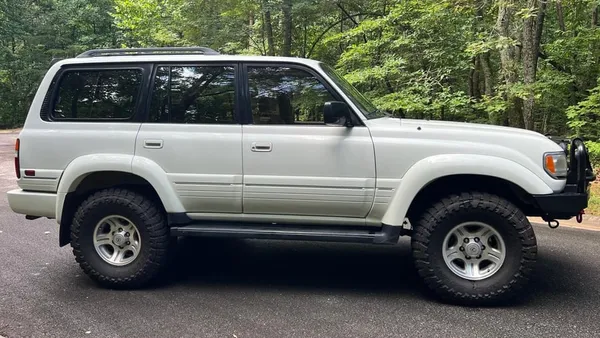 Lexus LX 450 exterior - Side Profile