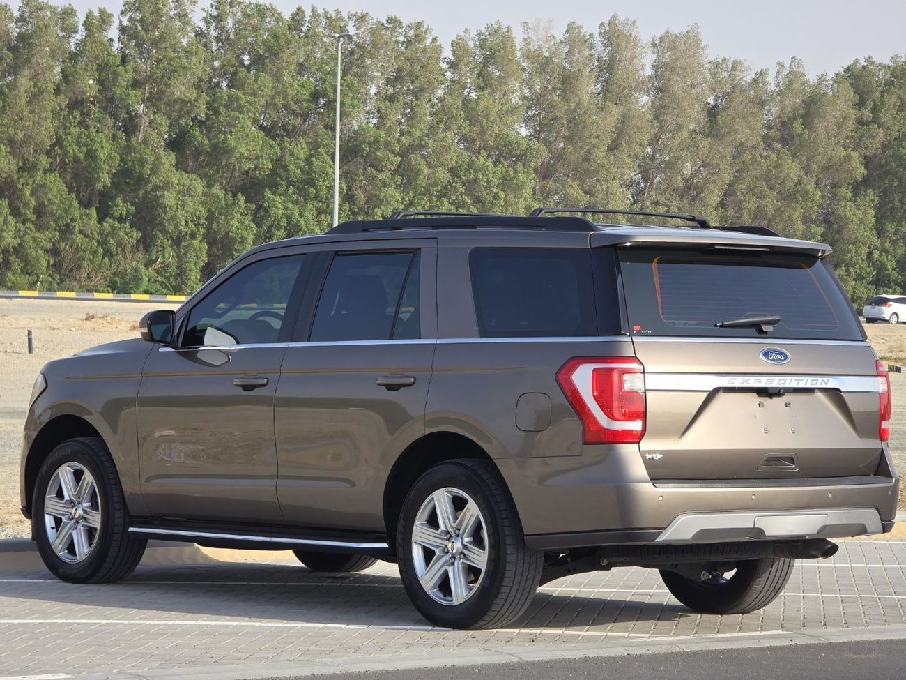 فورد إكسبيديشن XLT 3.5L (380 HP) FWD