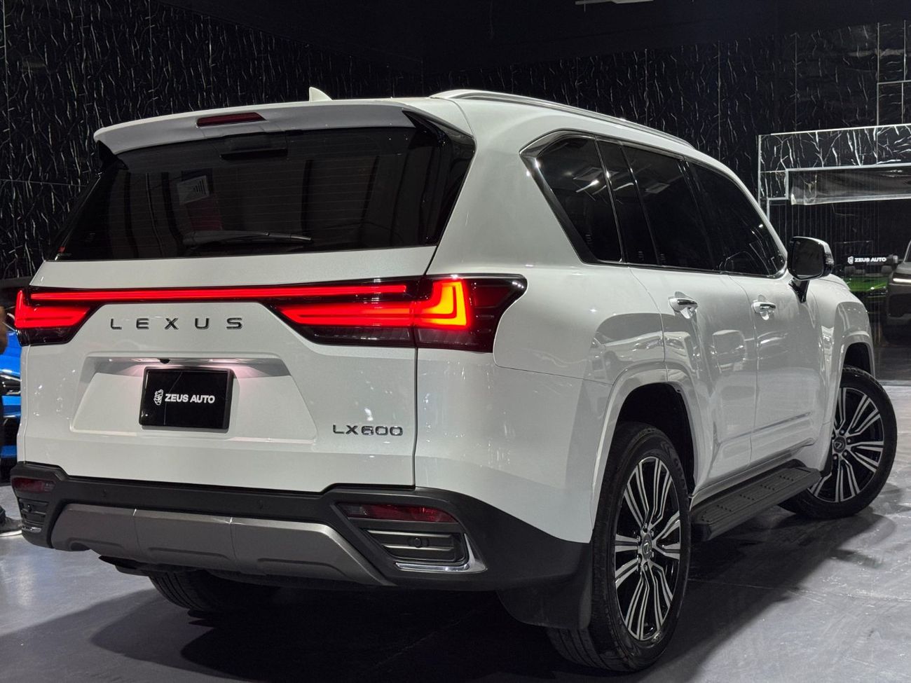 Lexus LX 600 Signature 3.5L 2023 Lexus LX600,  Lexus Warranty + Service Pack, Fully Loaded, 8 Seater, GCC