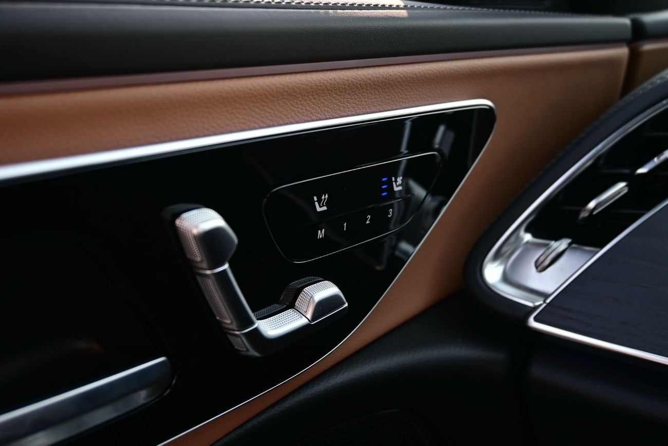 Mercedes-Benz E200 Mercedes-Benz E200 2.0L Turbo + Mild Hybrid Color Black Model2026